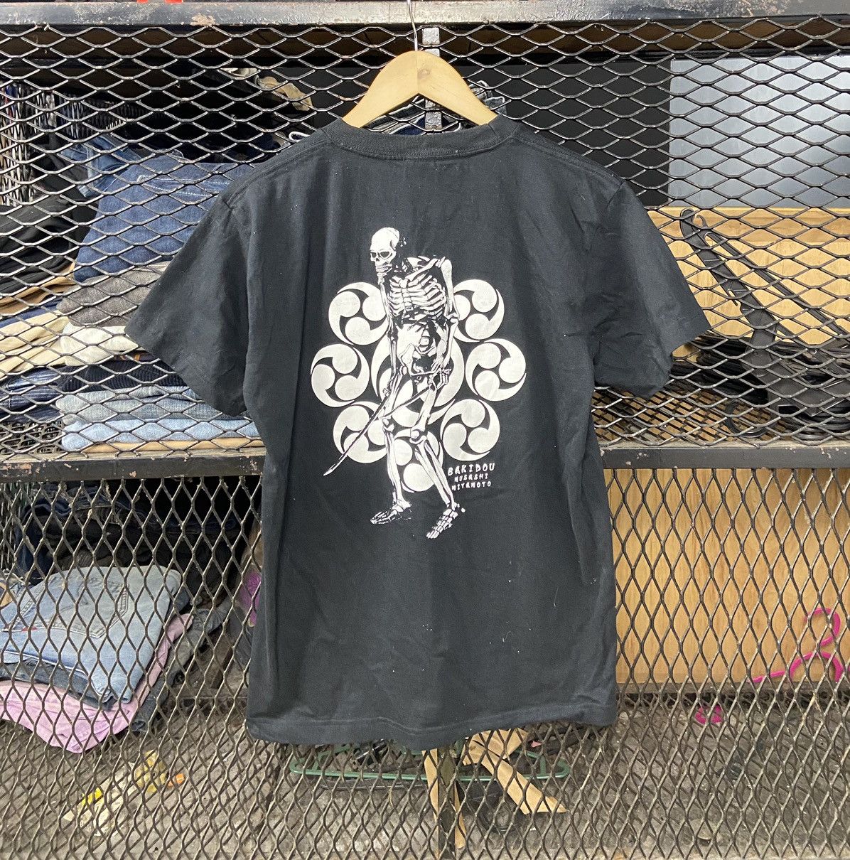 Anime VINTAGE BAKIDOU MUSASHI MIYAMOTO LEGENDDRY SAMURAI RARE TEE Size US M / EU 48-50 / 2 - 1 Thumbnail