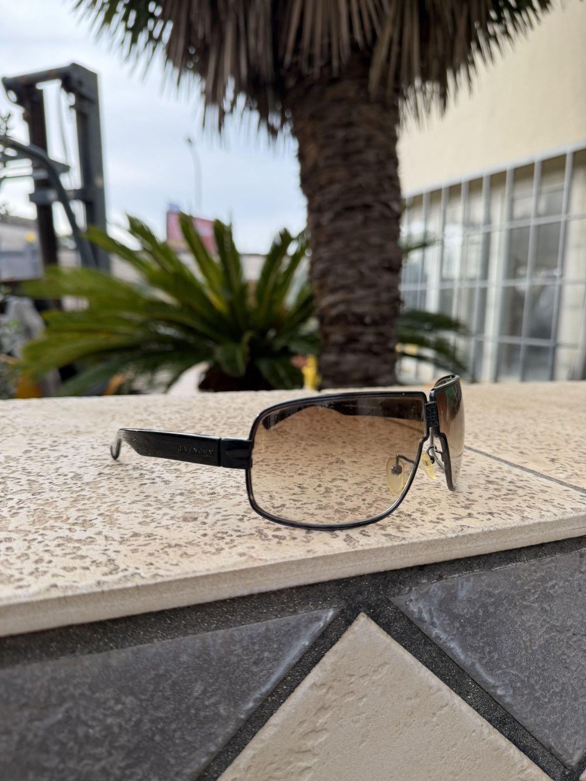 Givenchy Givenchy Sunglasses SGV 284 col.0k59 Size ONE SIZE - 1 Thumbnail