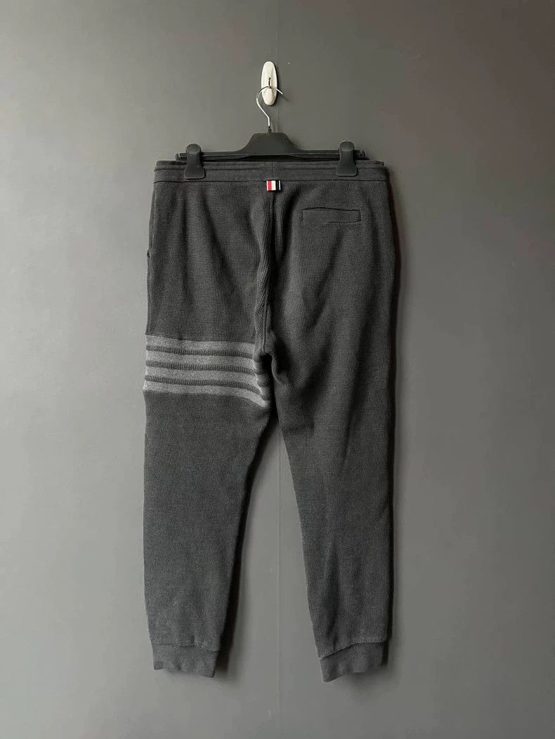 Thom Browne Thom Browne size4 Dark grey waffle trousers Size US 28 / EU 44 - 2 Thumbnail