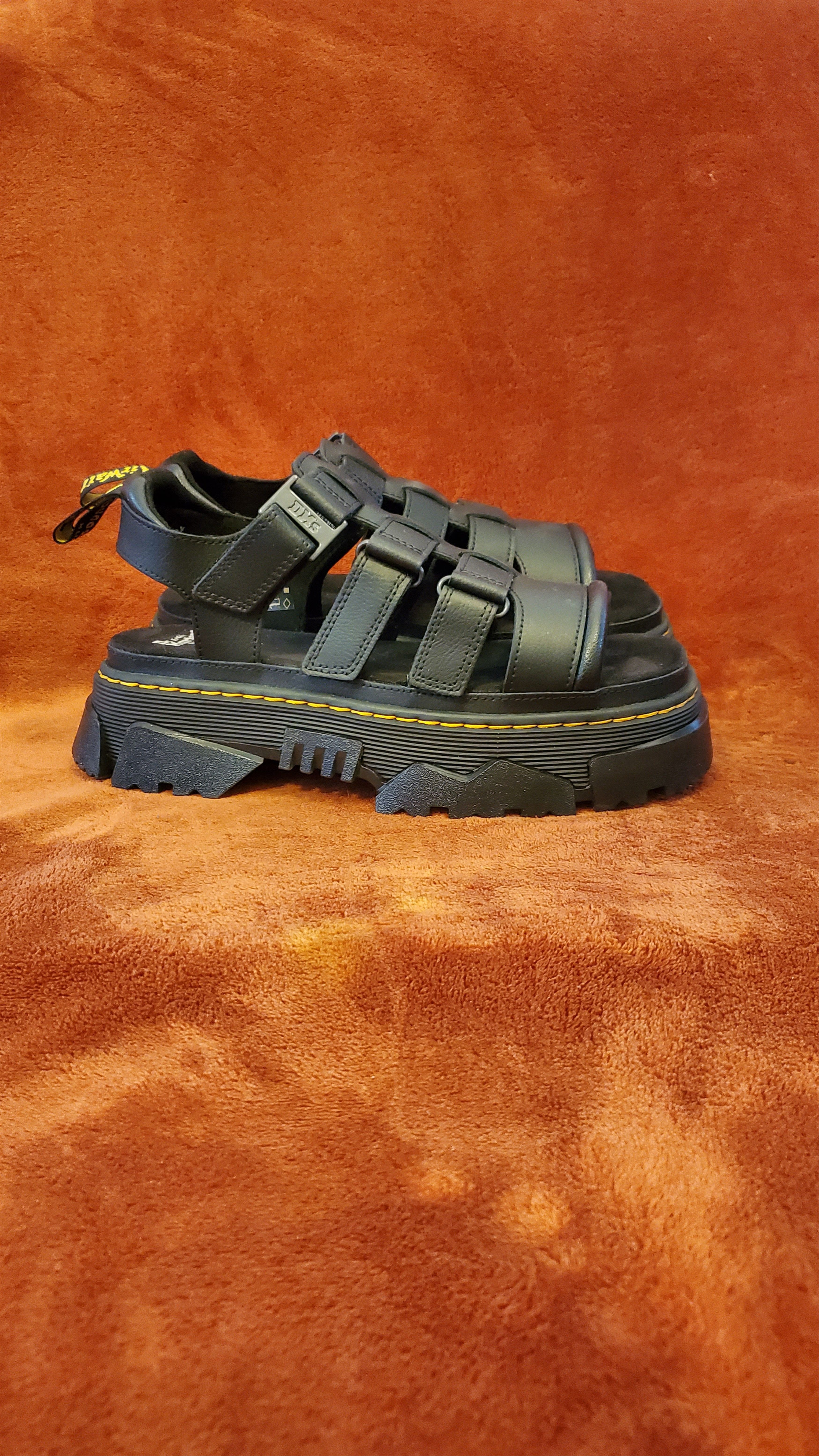 Dr. Martens DR MARTENS BLACK LEATHER PLATFORM FISHERMAN SANDALS Size US 8 / IT 38 - 2 Thumbnail