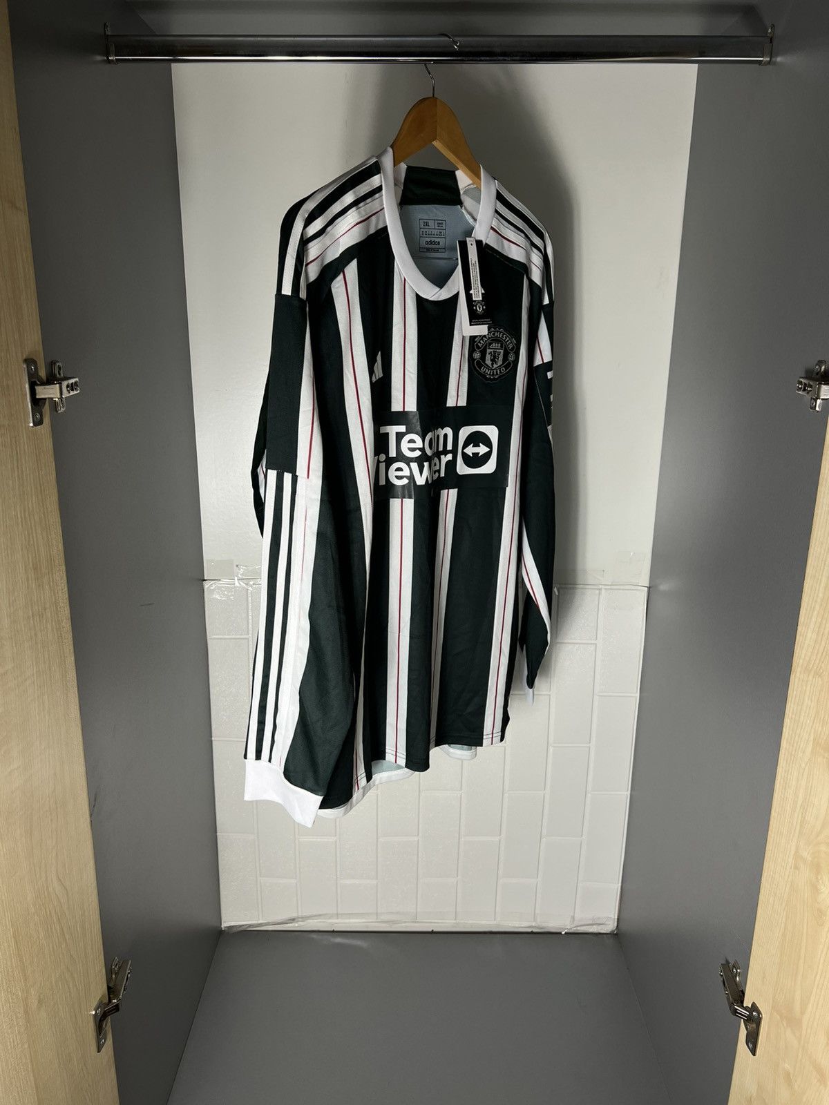 Vintage VERY RARE ADIDAS FC MANCHESTER UNITED ENGLAND SOCCER JERSEY Size US XXL / EU 58 / 5 - 13 Thumbnail
