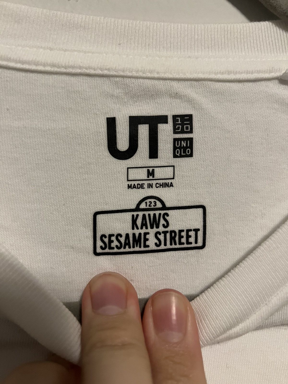 Kaws × Uniqlo KAWS x Uniqlo x Sesame Street BFF Elmo Tee SS18 Size US M / EU 48-50 / 2 - 2 Thumbnail