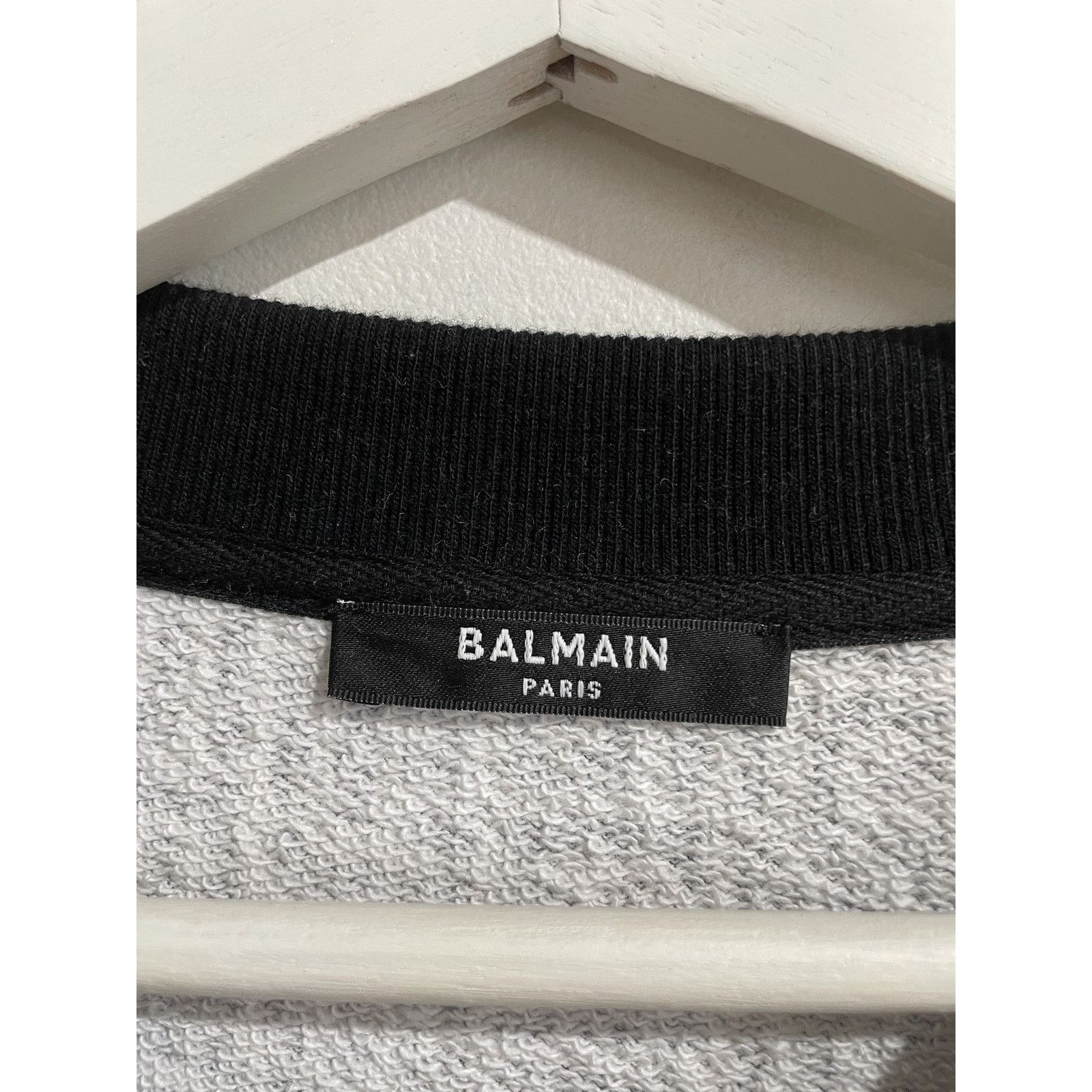 Balmain BALMAIN MONOGRAM CREST CREWNECK SWEATSHIRT SIZE XL PREOWNED Size US XL / EU 56 / 4 - 5 Thumbnail