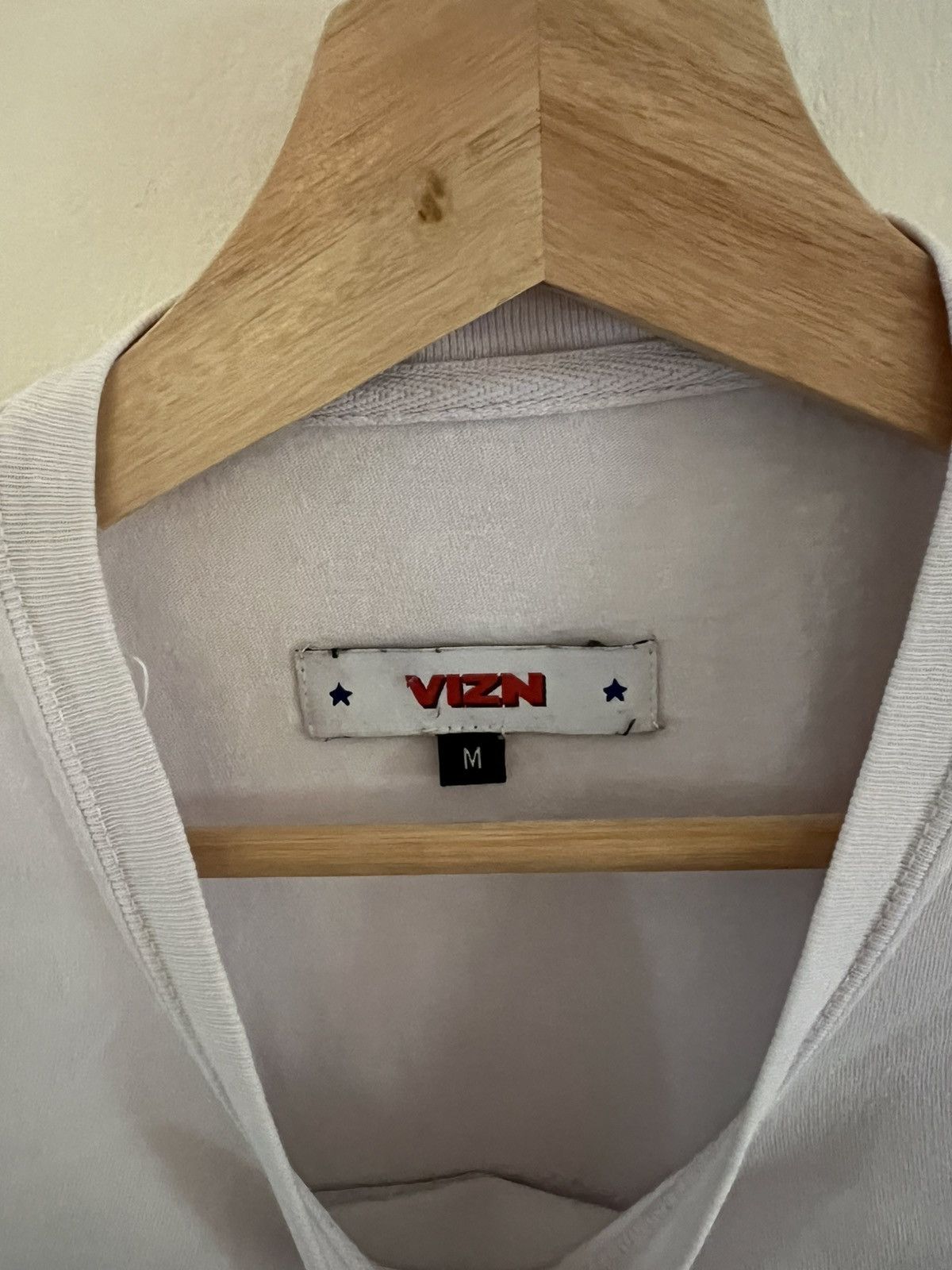 Vintage White VIZN T Size US M / EU 48-50 / 2 - 2 Thumbnail