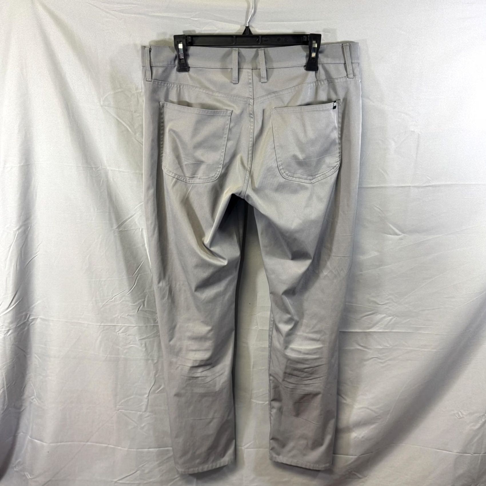 TravisMathew VINTAGE TravisMathew Pants Mens 34 Gray Performance Travel Hidden Zip Pocket Golf Size US 34 / EU 50 - 2 Thumbnail