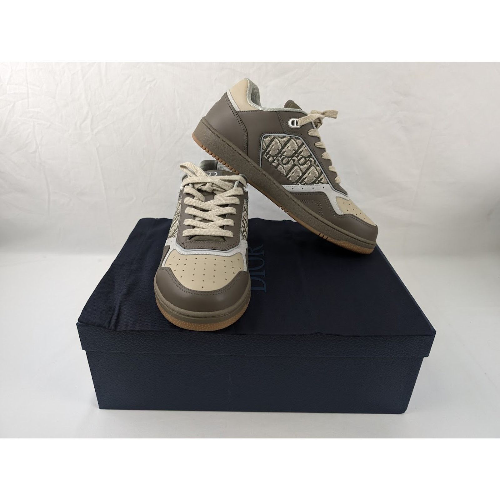 Dior o1rshd1 M-B27 LT Calfskin Sneaker in Green/Beige Size US 9 / EU 42 - 13 Thumbnail