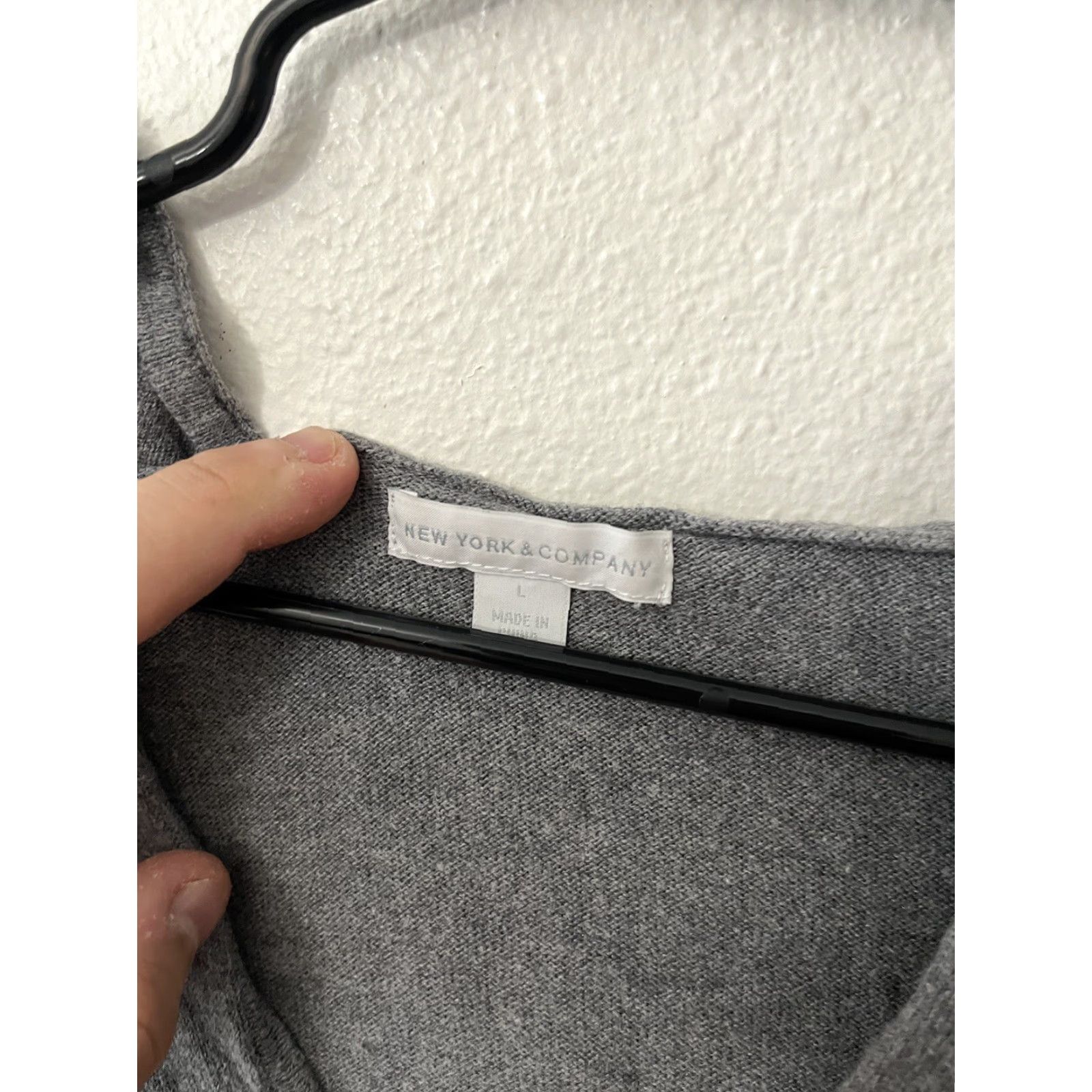 Vintage New York & Company Women's Gray Knit V-Neck Pullover Hoodie Adult Large Womens Size L / US 10 / IT 46 - 3 Thumbnail