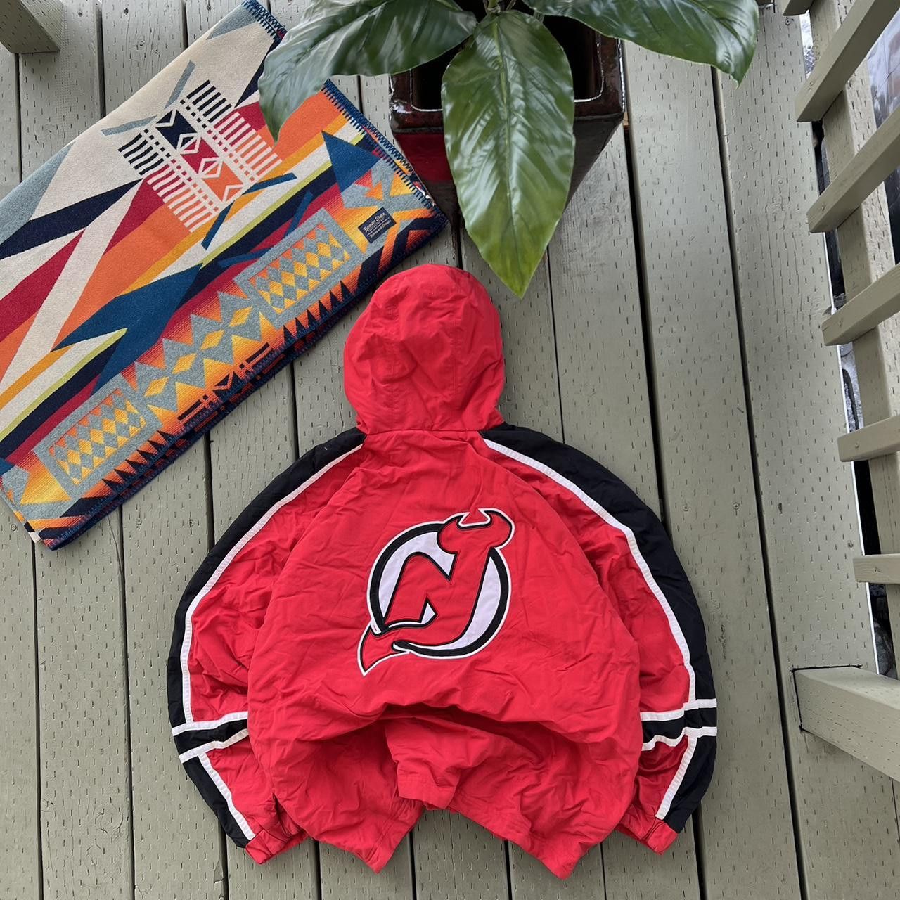 NHL × Vintage Vintage New Jersey Devils Puffer Jacket Size XL NHL Size US XL / EU 56 / 4 - 1 Thumbnail