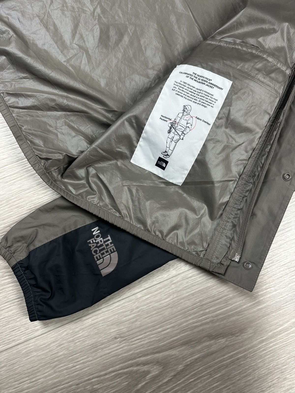 The North Face The North Face Seasonal Mountain Windbreaker Jacket Size S Size US S / EU 44-46 / 1 - 6 Thumbnail