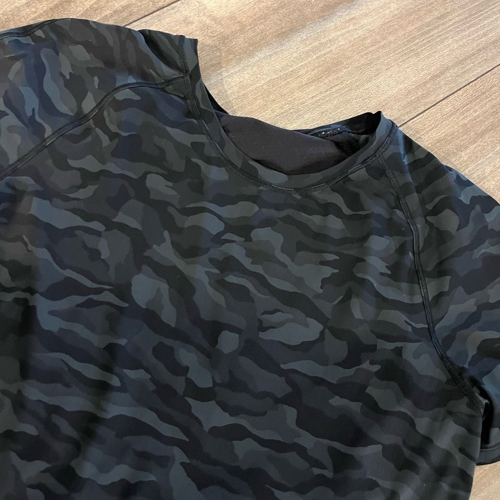 Lululemon Lululemon Camo Athletic Workout Top Women 8 Bin K-18 Size M / US 6-8 / IT 42-44 - 2 Thumbnail