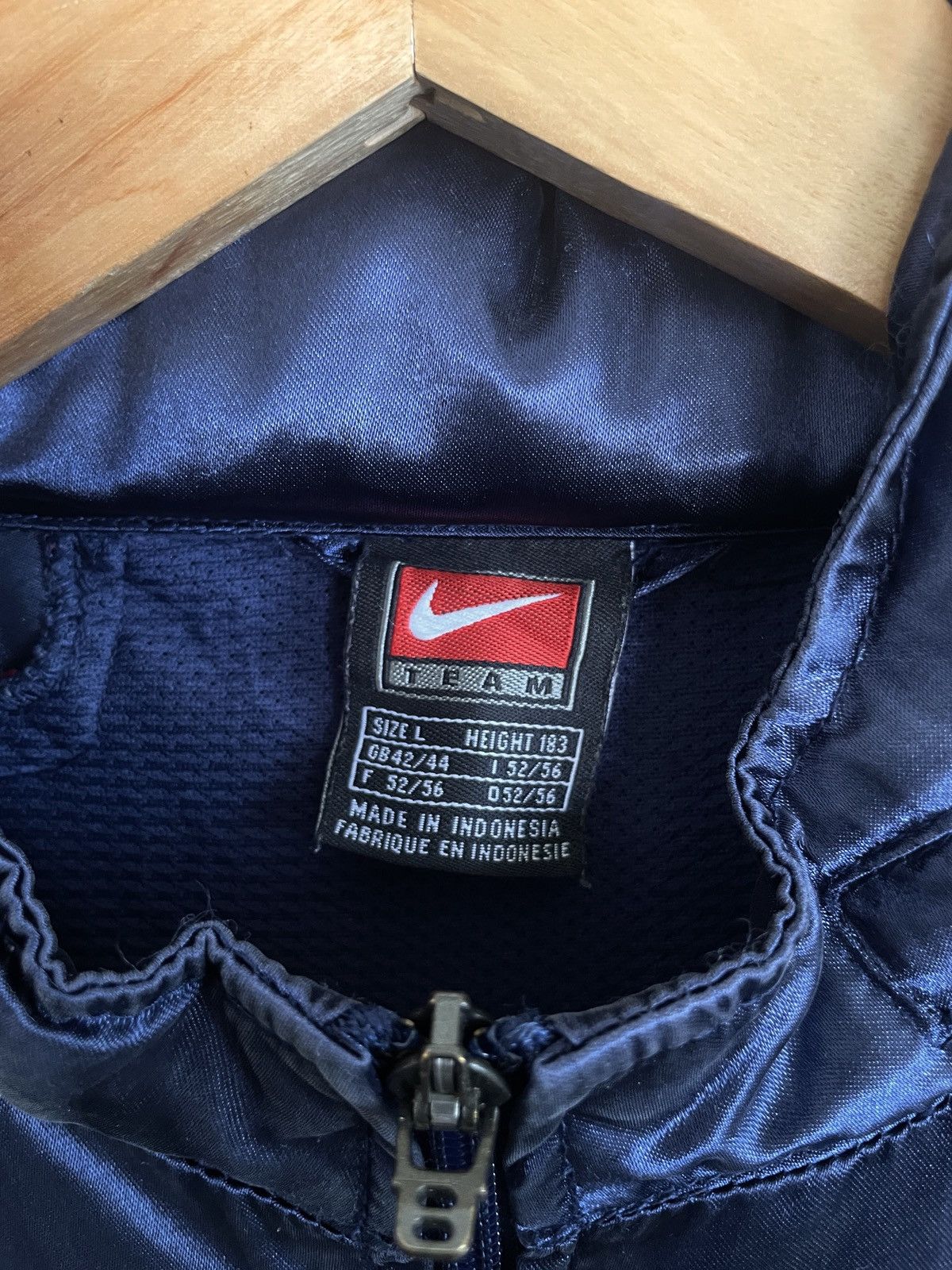 Nike Vintage Nike Football Team Paris Saint Germain Jacket 2000s Size US L / EU 52-54 / 3 - 9 Thumbnail