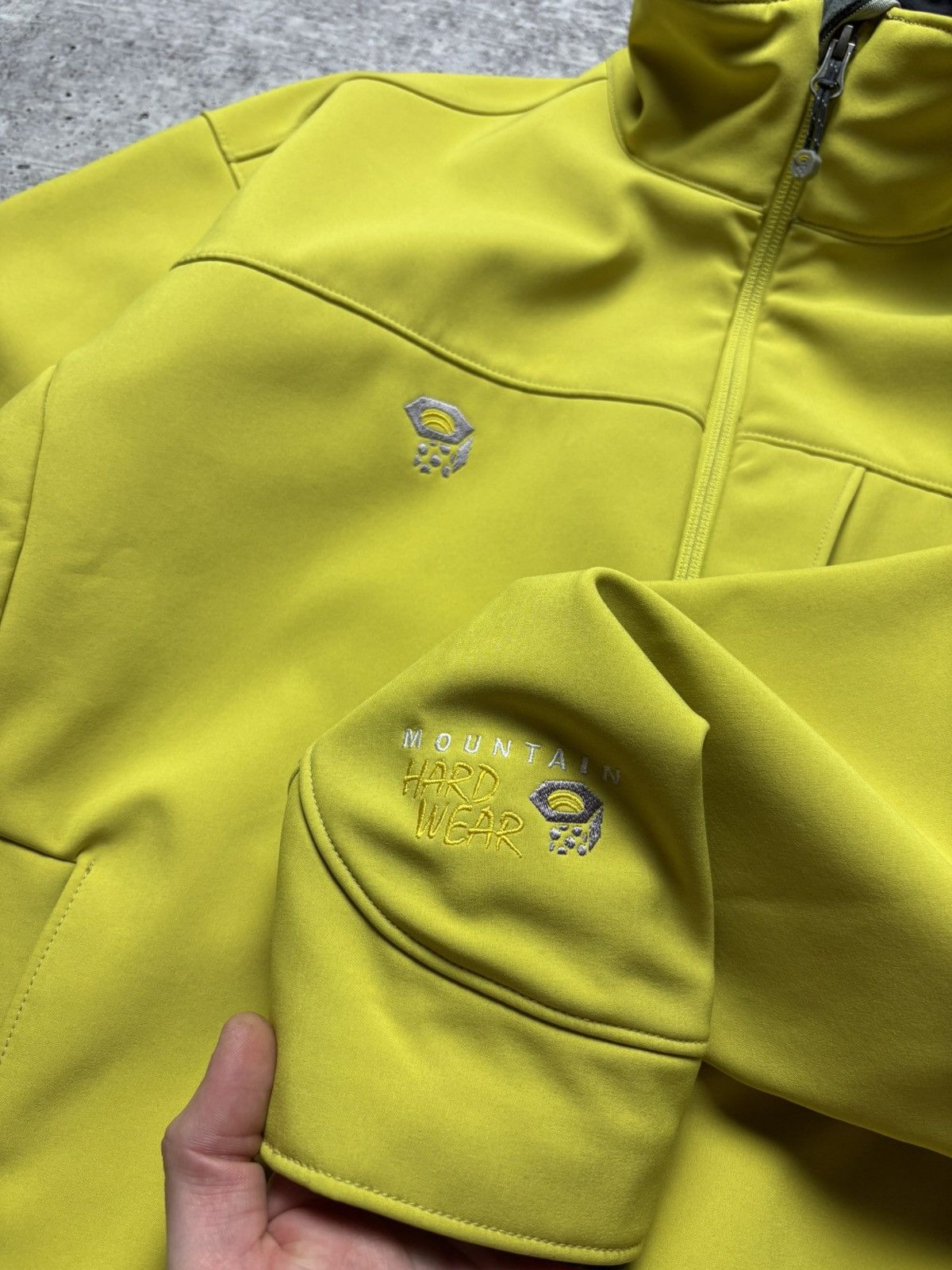 Mountain Hardwear Vintage Mountain Hardwear Softshell Jacket Size US L / EU 52-54 / 3 - 5 Thumbnail
