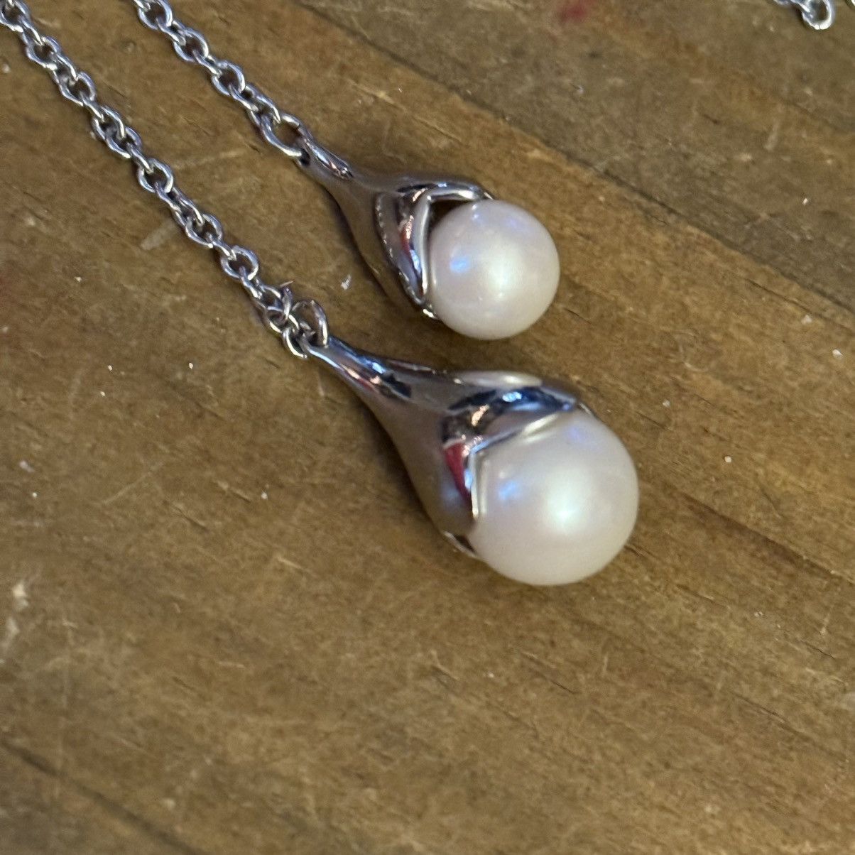 Ann Taylor Ann Taylor silver tone pearl flowers lariat necklace Size ONE SIZE - 3 Thumbnail