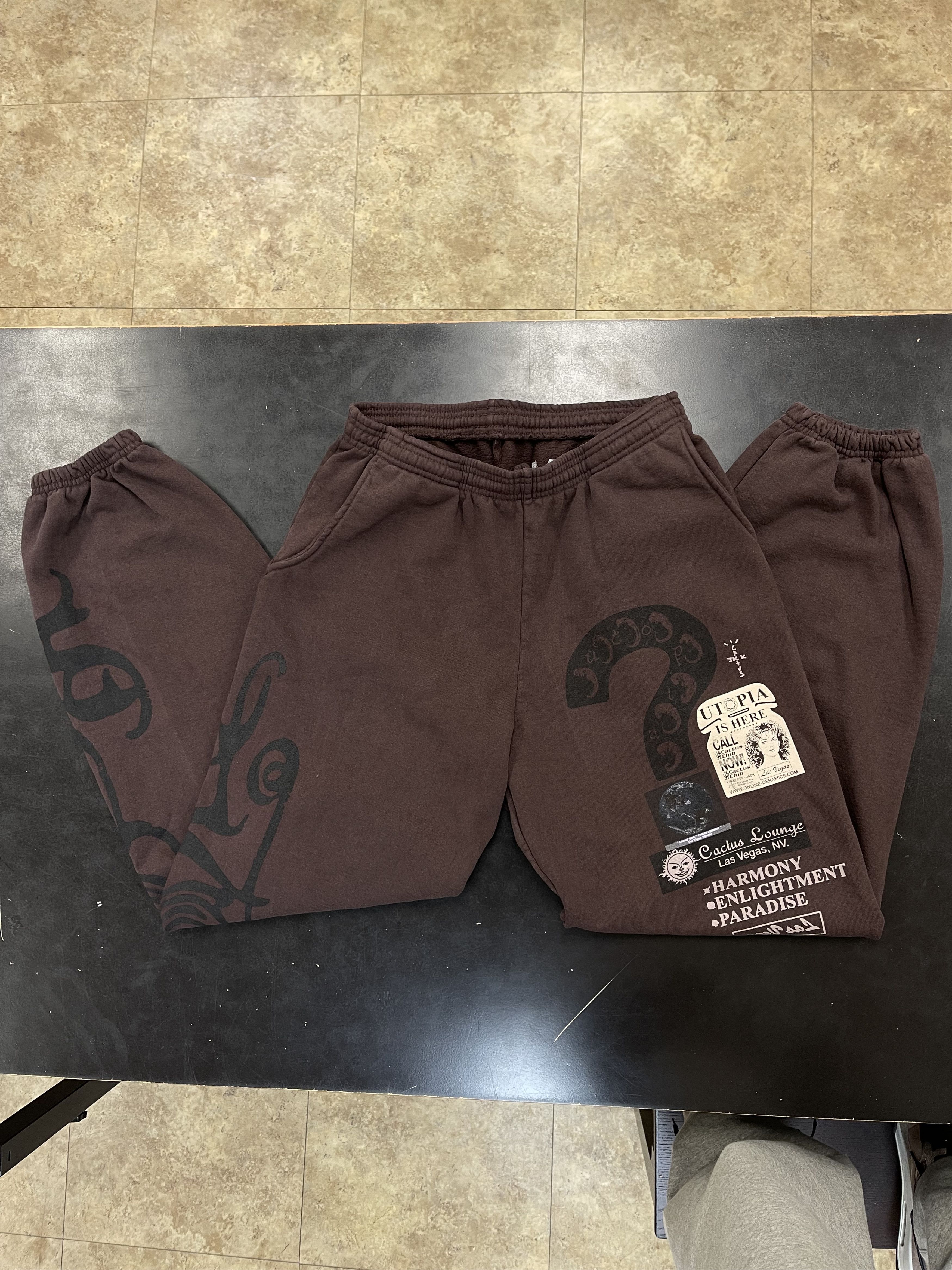 Online Ceramics × Travis Scott Online Ceramics x Travis Scott Utopia Sweatpants Brown Size US 28 / EU 44 - 4 Thumbnail