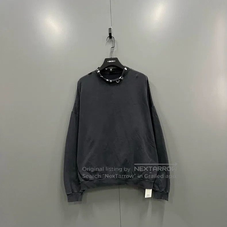 Balenciaga Balenciaga Punctured Metal Round Neck Sweatshirt Size US S / EU 44-46 / 1 - 1 Thumbnail