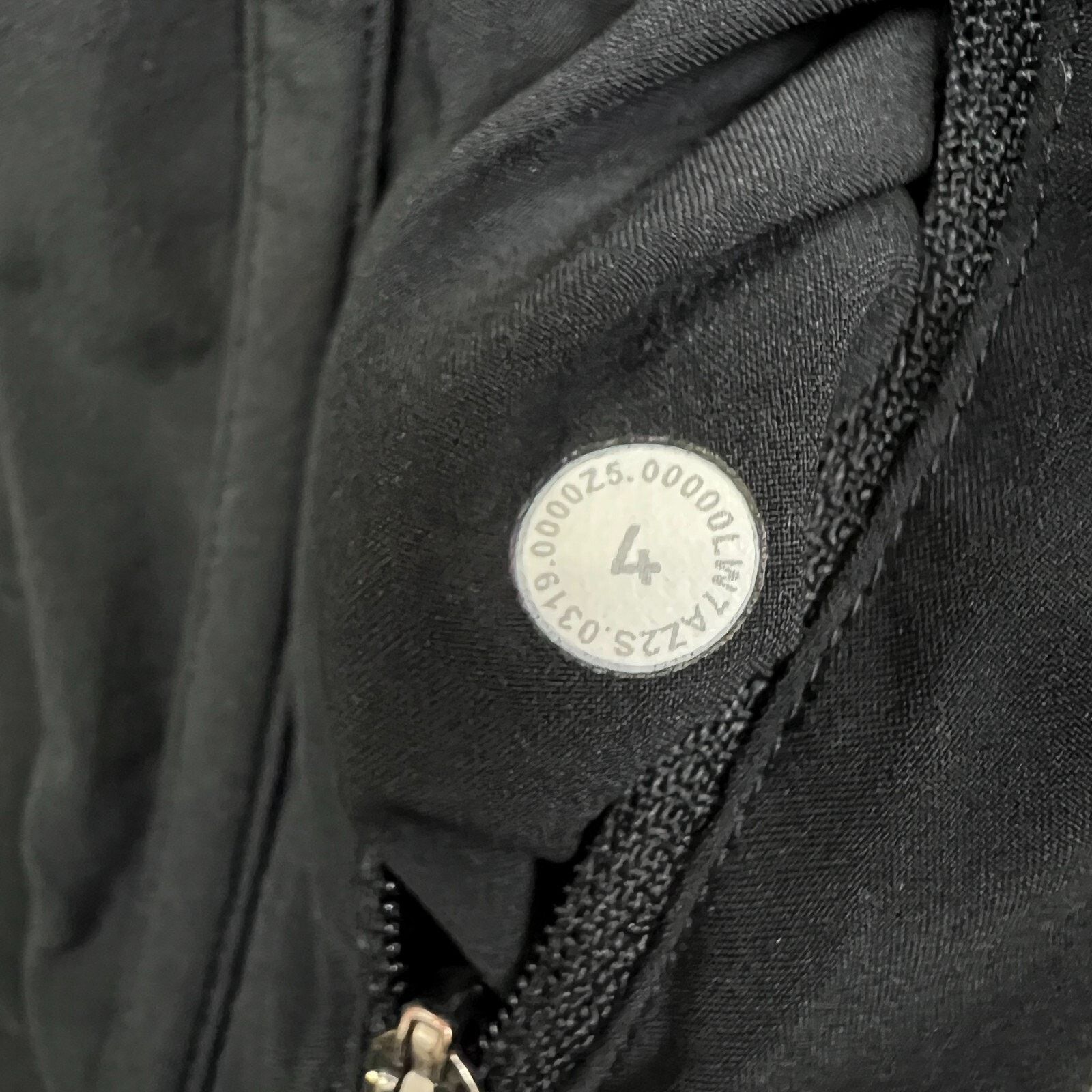 Lululemon Lululemon Tracker Short V *4" Low Rise Athletic Lightweight Size 27" / US 4 / IT 40 - 7 Thumbnail