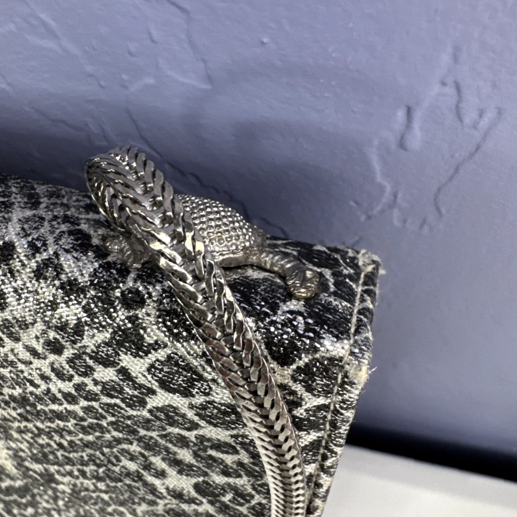 Vintage VINTAGE May Shoe Co Charleston WV Clutch Purse Bag Silver Snakeskin Purse Snakeskin Size ONE SIZE - 3 Thumbnail