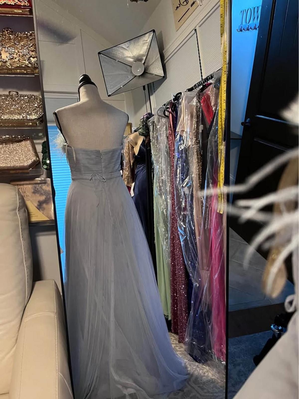 The Unbranded Brand Sz 6 light blue gown with feathers Size M / US 6-8 / IT 42-44 - 2 Thumbnail