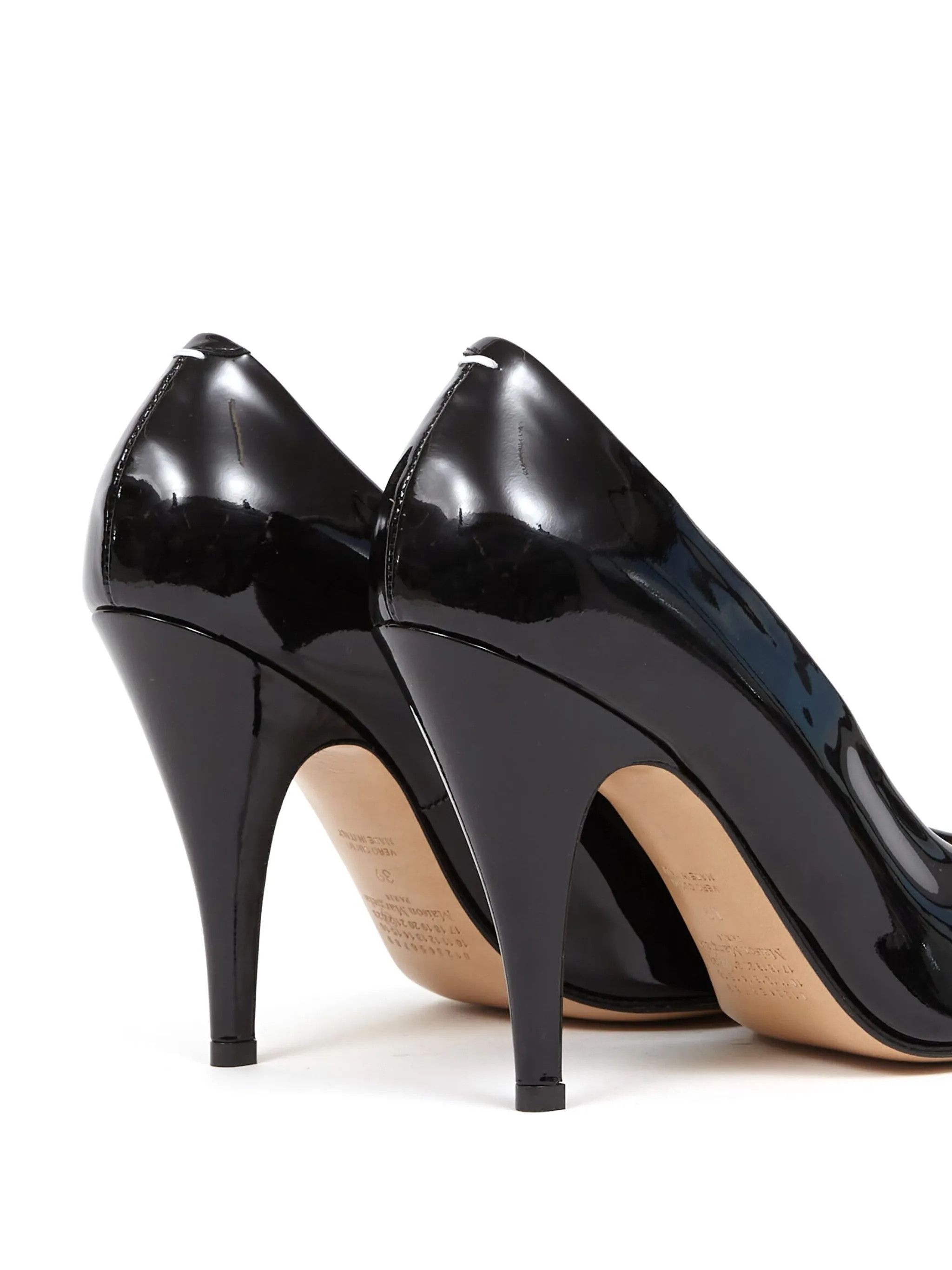 o1w1db11225 Tabi Patent Leather Pumps in Black
