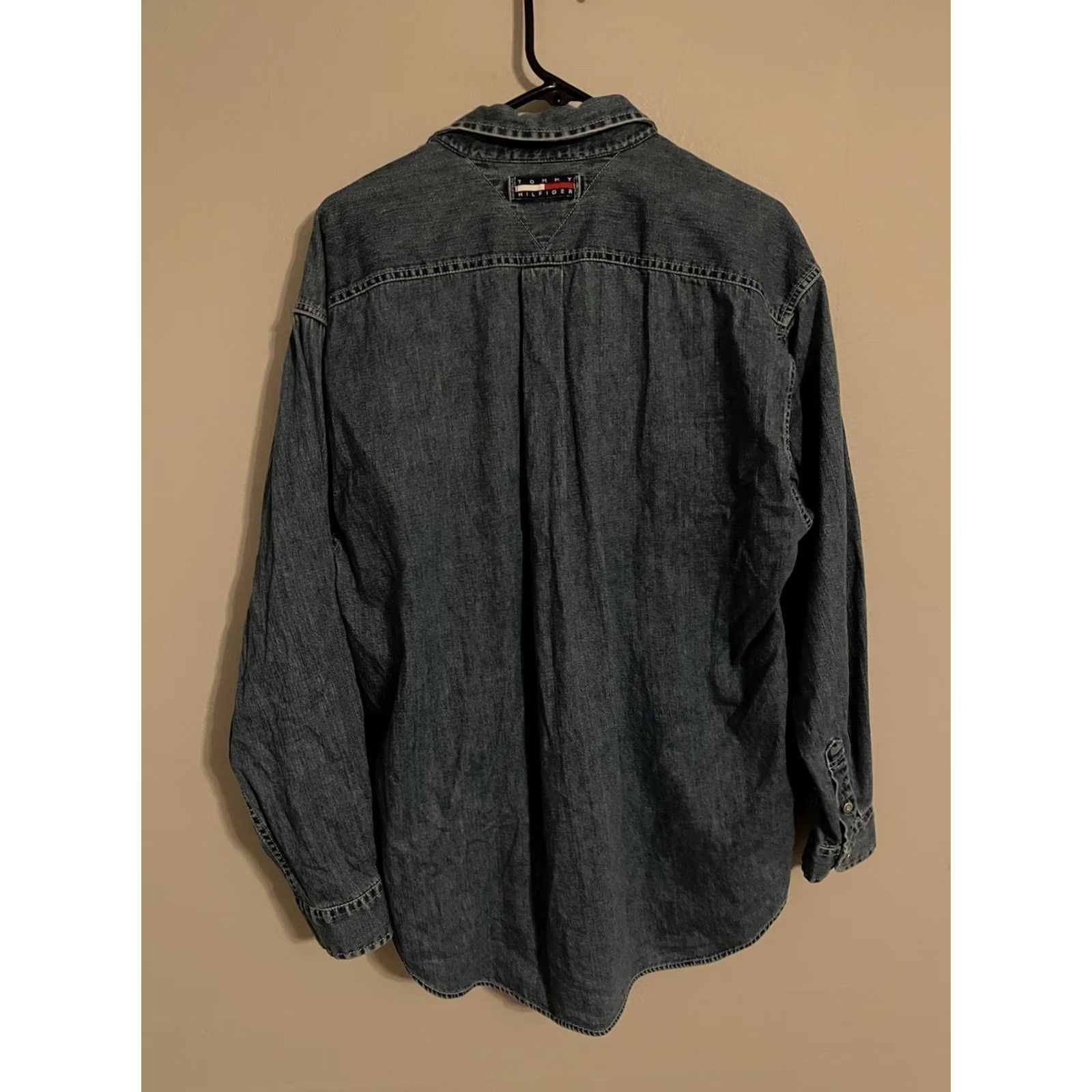 Tommy Hilfiger VINTAGE Tommy Hilfiger Denim Shirt Mens L Blue Button-Up Long Sleeve Regular Fit 100% Cotton Jeans Shirt Ta Tommy Jeans 90s 2000s Size US L / EU 52-54 / 3 - 4 Thumbnail