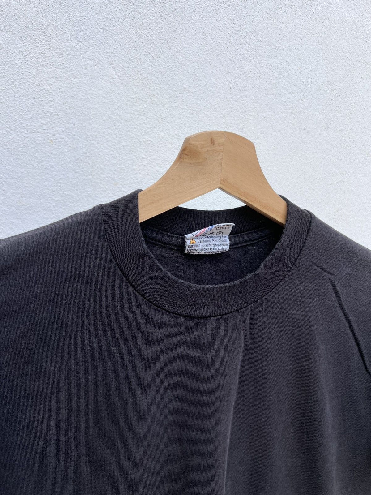 Vintage Vintage Thrashed Faded Heavy Cotton Distressed Plain Tee Size US M / EU 48-50 / 2 - 3 Thumbnail
