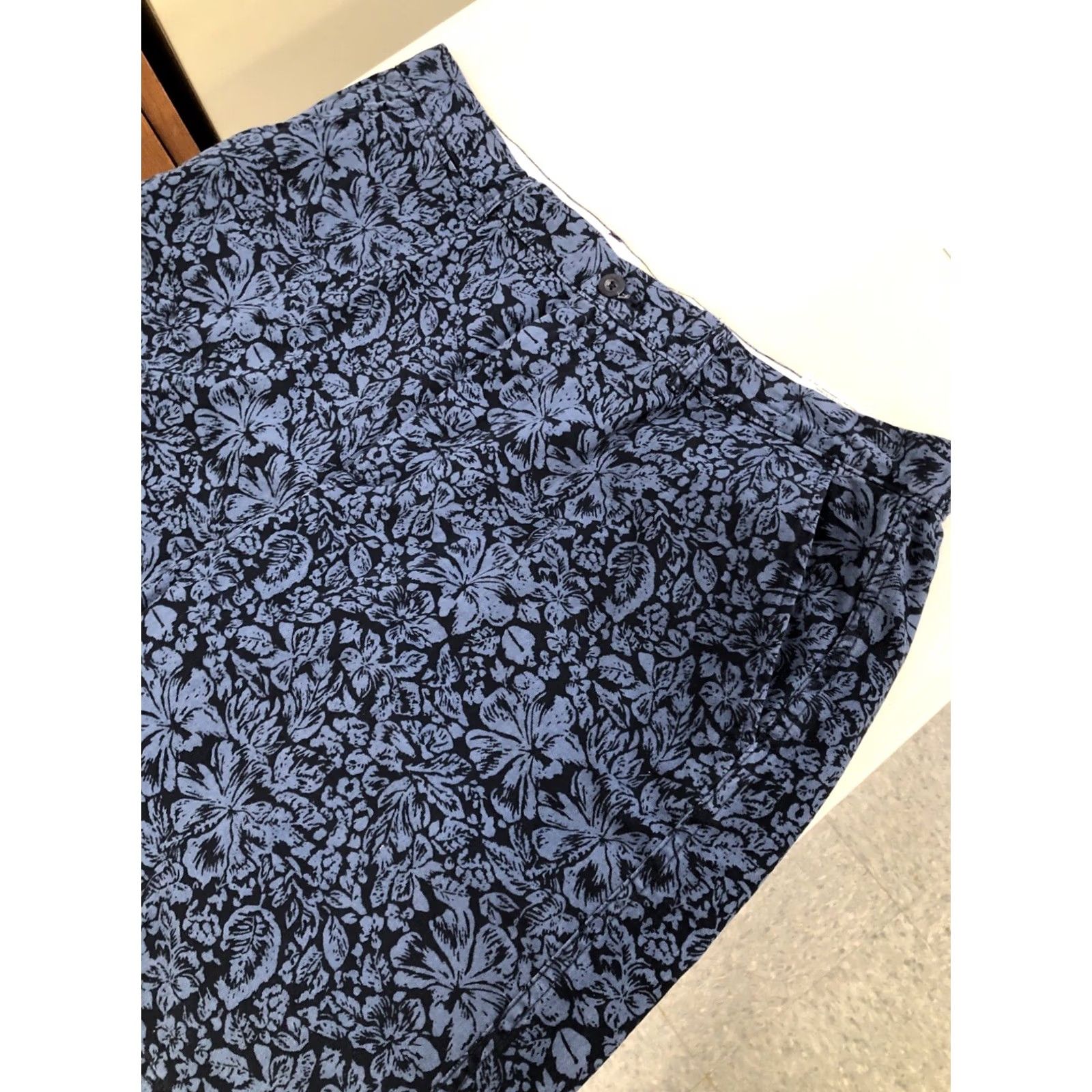 Vintage VINTAGE St. John's Bay MENS Dress SHORTS Indigo Floral 40 NWT Blue Flat Front Belt Loops 9in Inseam Casual Shorts Mens Regular Size US 40 / EU 56 - 5 Thumbnail