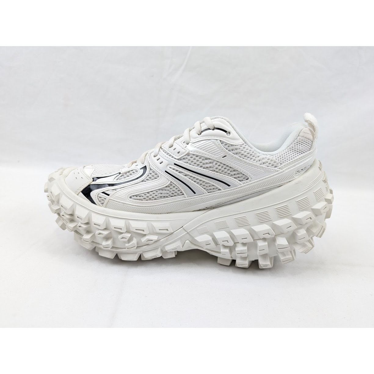 Balenciaga o1rshd1 Contrast Defender Bouncer in Eggshell/Black Size US 8 / EU 41 - 8 Thumbnail