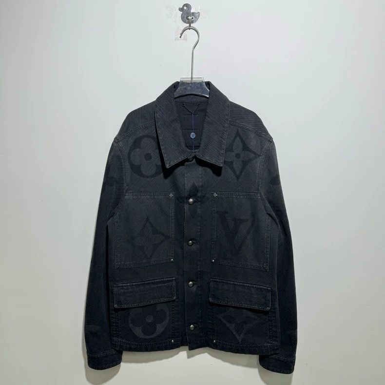 Louis Vuitton Louis Vuitton 25 new logo jacquard single breasted lapel l Size US L / EU 52-54 / 3 - 1 Thumbnail