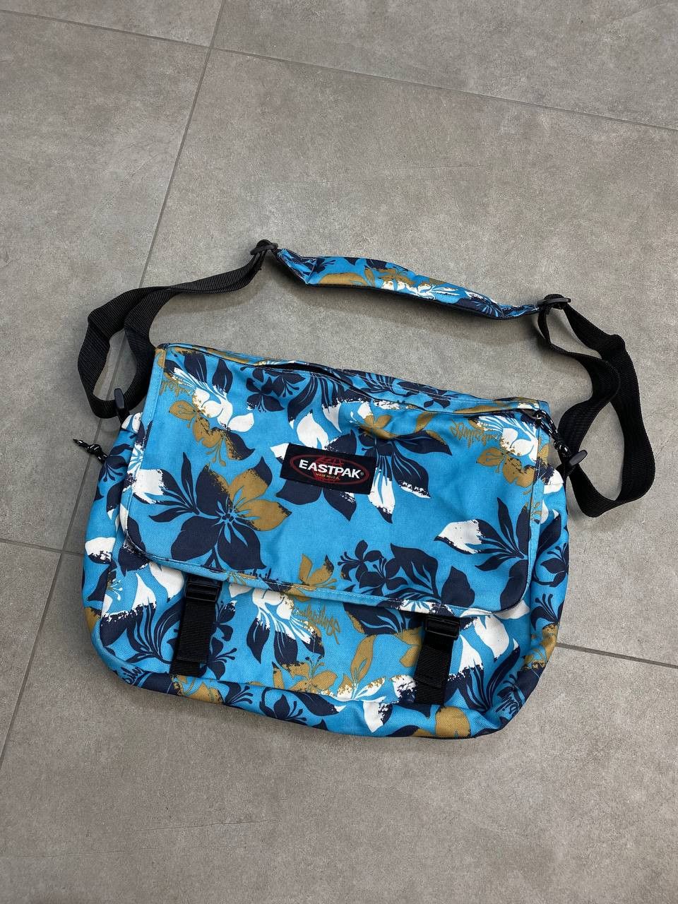 Eastpak Vintage Eastpack Floral Hawaiian Silhouette Y2K Surf Bag Size ONE SIZE - 1 Thumbnail