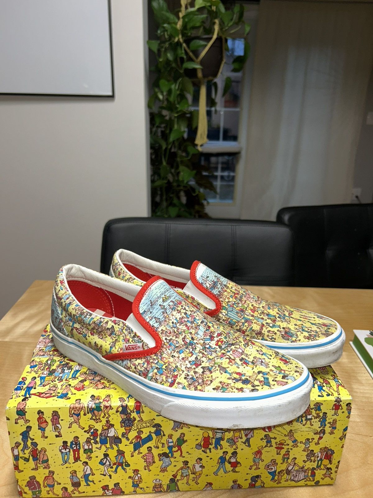 Vans Wheres waldo slip on vans Size US 11 / EU 44 - 1 Thumbnail