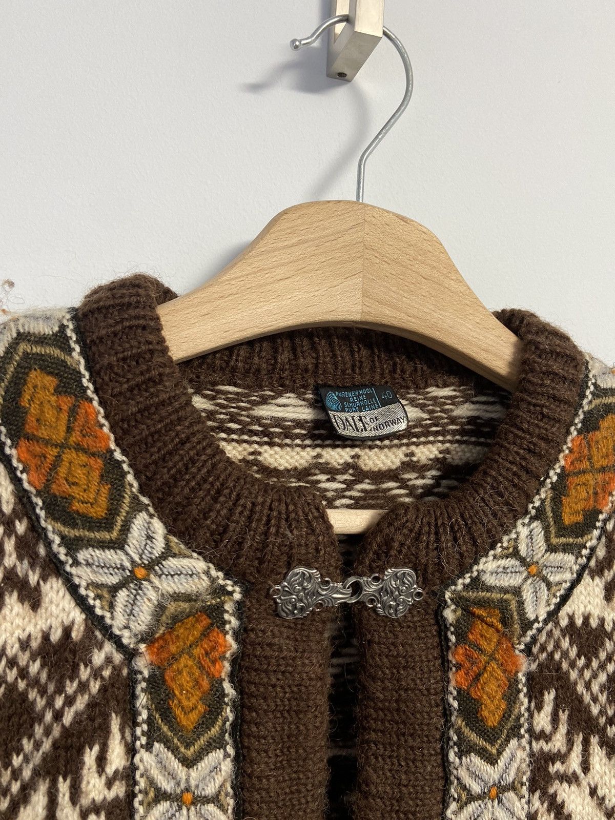 Vintage DALE OF NORWAY Collection Floral Wool Knit Button Cardigan Size M / US 6-8 / IT 42-44 - 5 Thumbnail