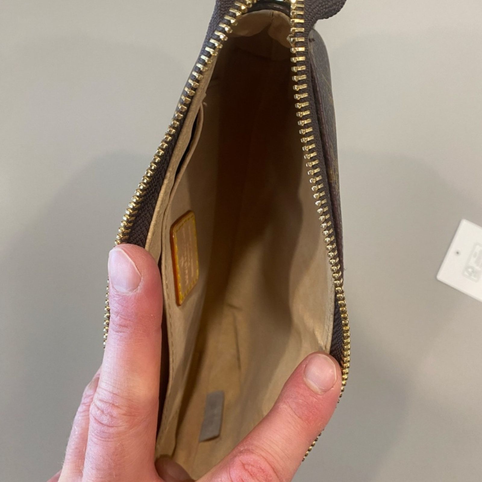 Louis Vuitton Louis Vuitton Monogram Pochette Pouch - The RealReal Size ONE SIZE - 13 Thumbnail