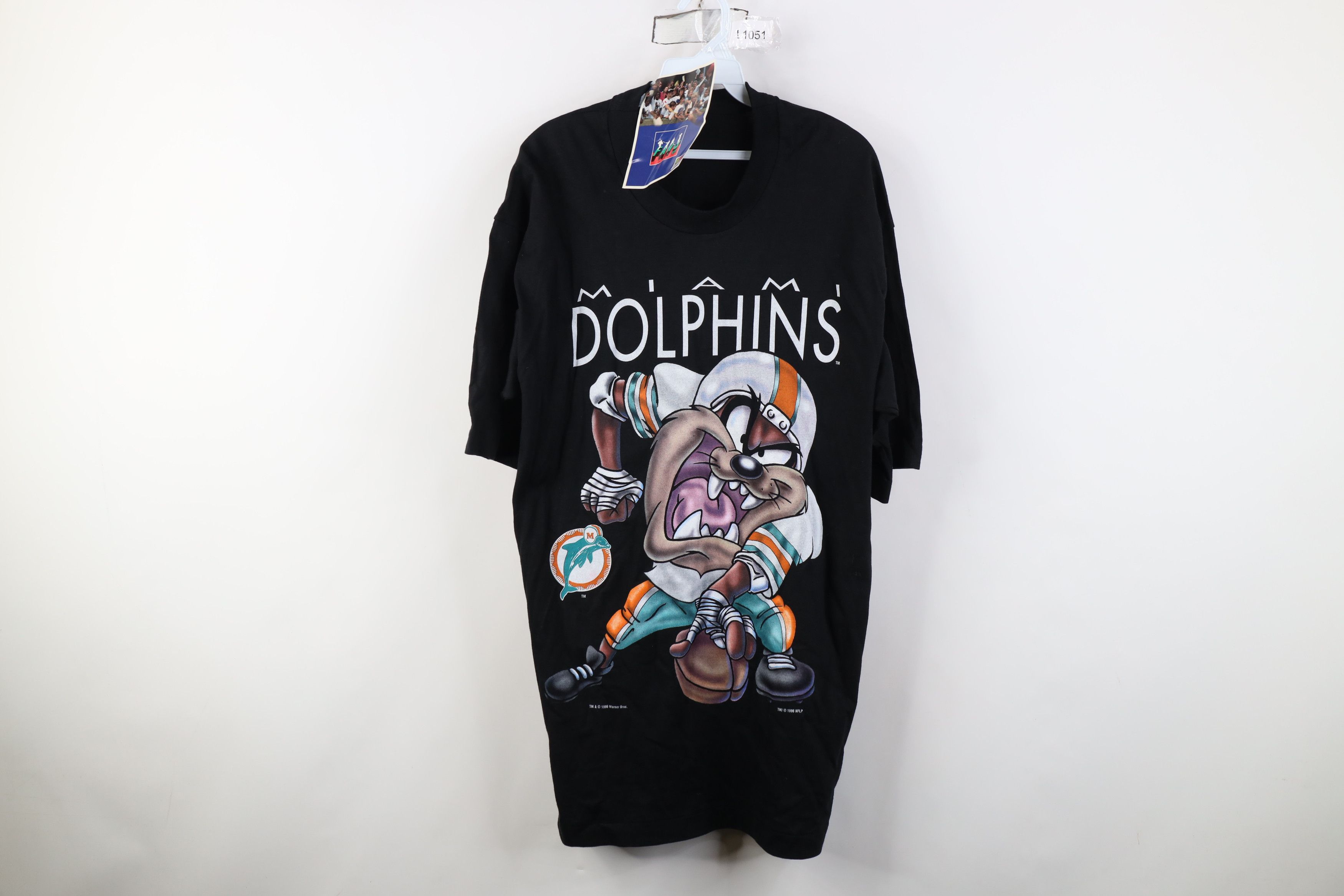 Vintage Deadstock Vintage 90s Looney Tunes Dolphins Taz T-Shirt USA Size US L / EU 52-54 / 3 - 1 Thumbnail
