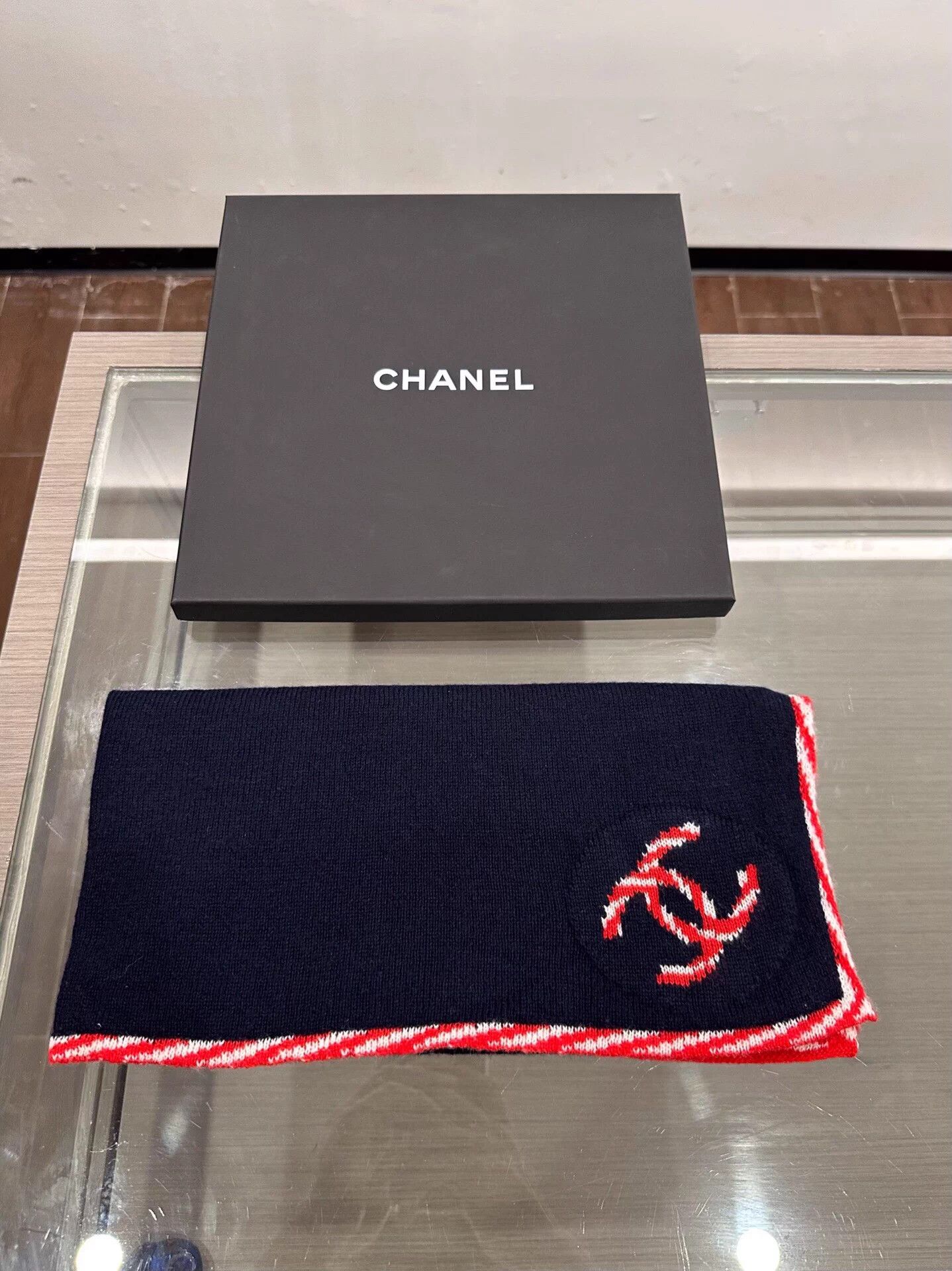 Chanel CHANEL Red & White Navy Cashmere Double C Scarf Size ONE SIZE - 2 Thumbnail