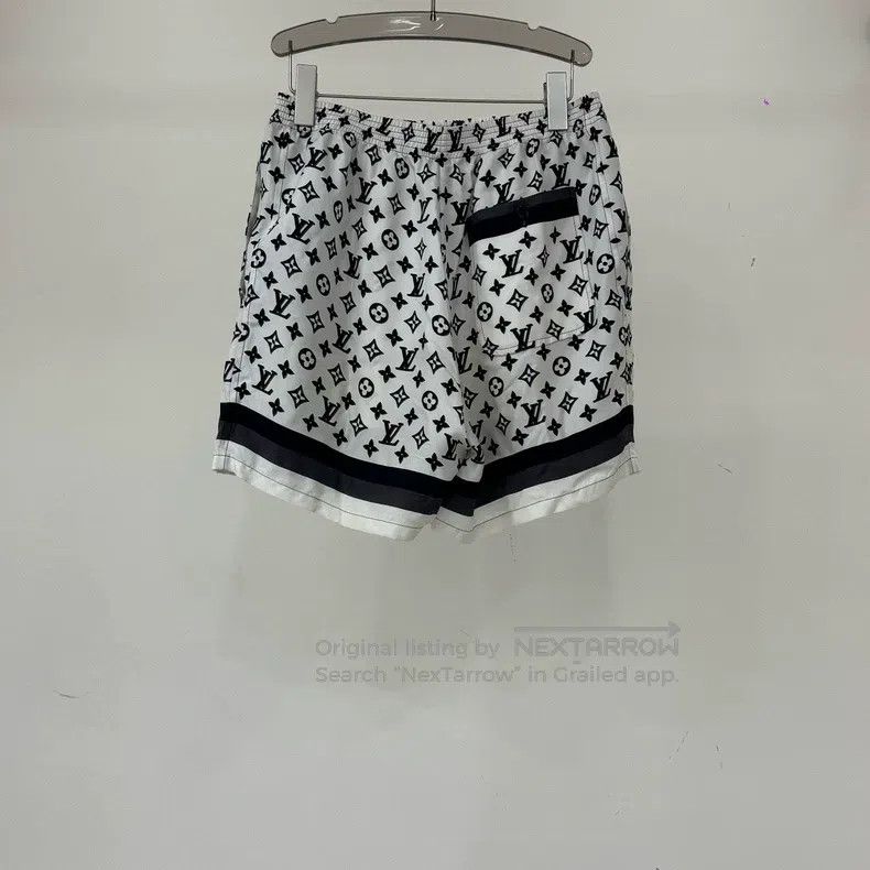 Louis Vuitton Louis Vuitton Black and white printed mulberry silk shorts Size US 36 / EU 52 - 2 Thumbnail