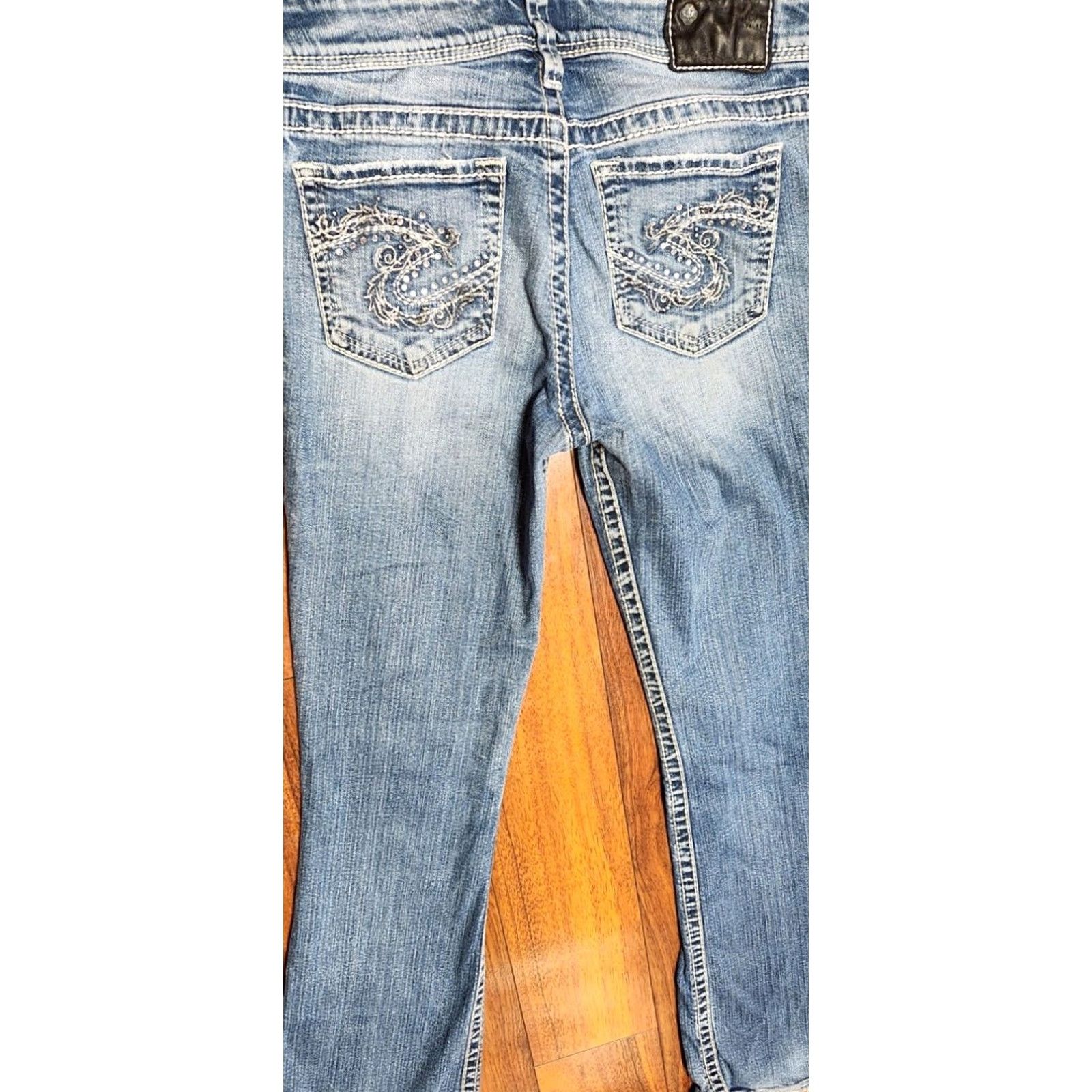 Silver Jeans Co. SILVER SUKI Jeans Women’s 29x32 Medium Wash Denim Stretch Low Rise Bootscut/Regular Fit 5-Pocket Blue Size 29" - 4 Thumbnail