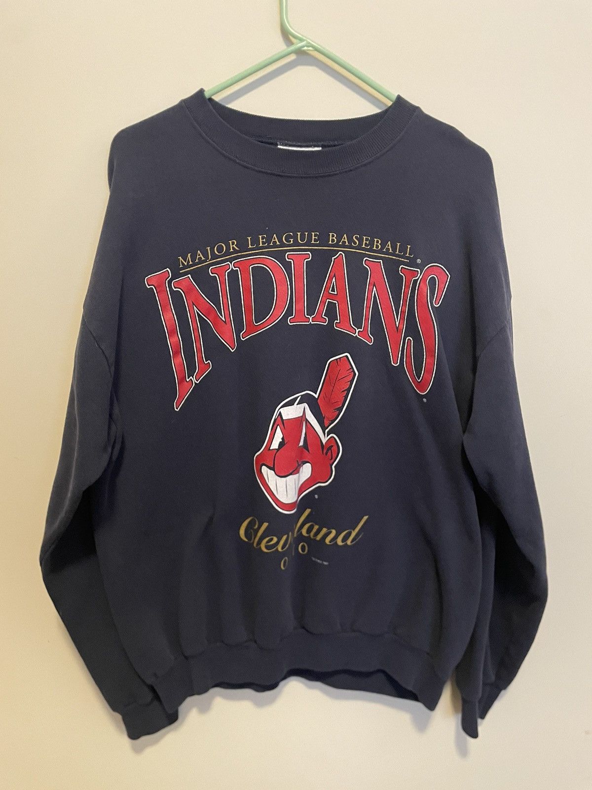 Vintage Vintage 1997 Cleveland Indians Crewneck Sweatshirt Size US XL / EU 56 / 4 - 1 Thumbnail