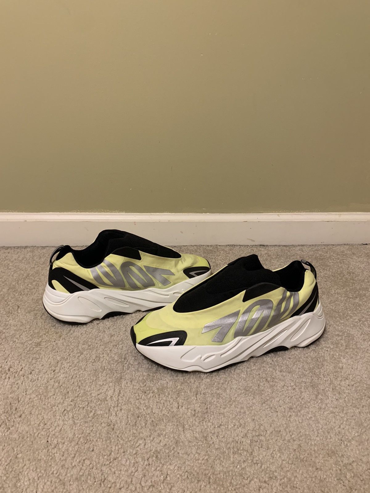 Shoe Yeezy 700 Phosphor Yeezy 700 MNVN Laceless 'Phosphor'