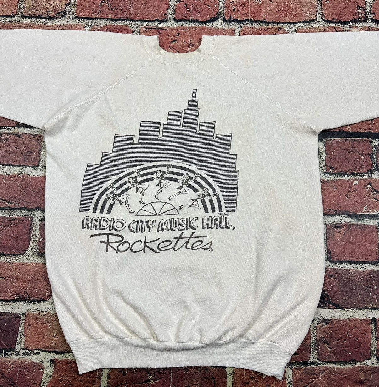 Vintage Vintage 80s RADIO CITY MUSIC HALL ROCKETTES Sweatshirt NYC Size US L / EU 52-54 / 3 - 2 Thumbnail
