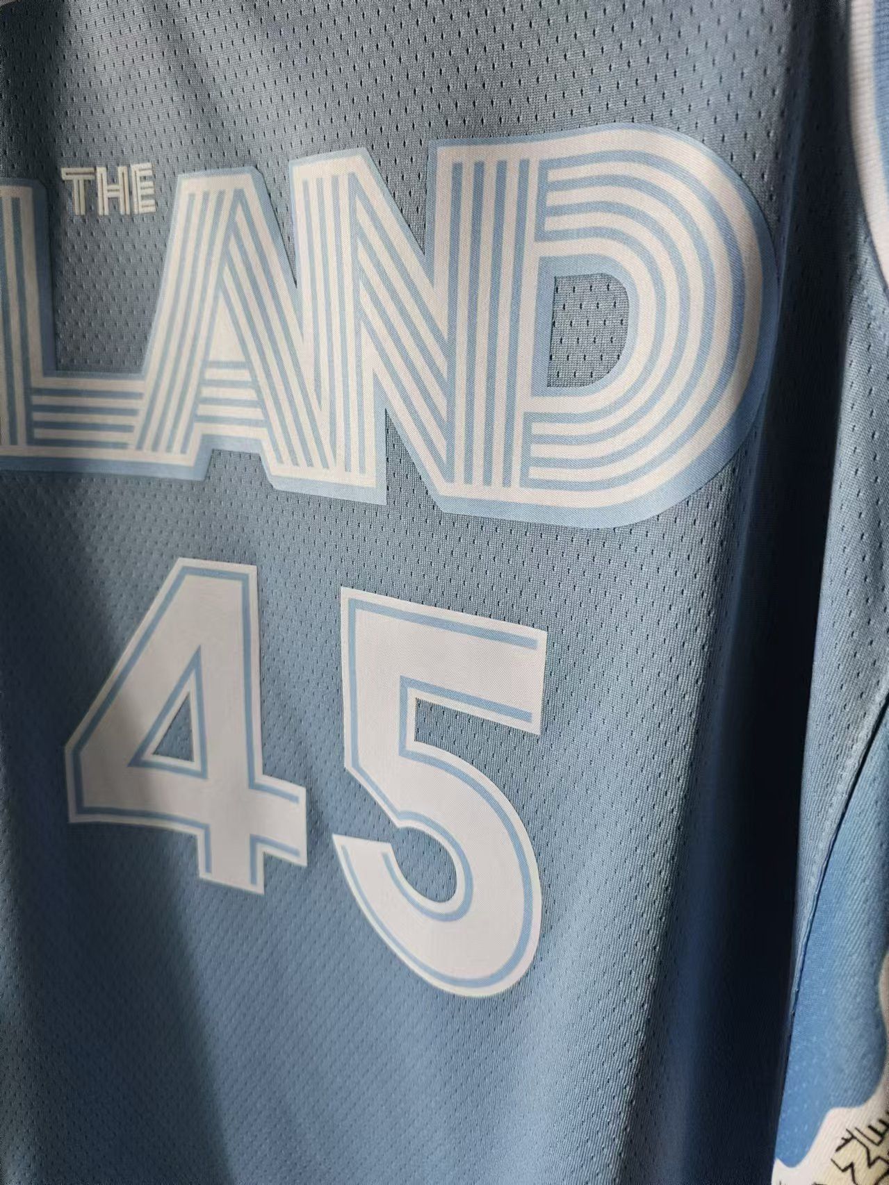NBA Cleveland Cavaliers 45 Donovan Mitchell Jersey City Edition Size US M / EU 48-50 / 2 - 3 Thumbnail