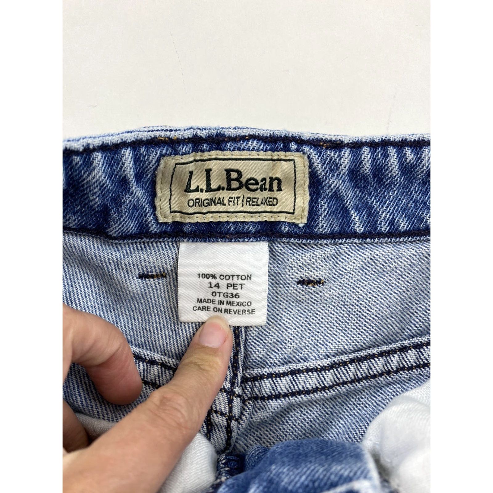 Vintage VINTAGE L.L. BEAN Jeans Womens 14P Blue Mom Jeans Denim High Rise 90s Petite Inseam 22 in Pockets Elastic Waist Womens Size 36" / US 14 / IT 50 - 4 Thumbnail