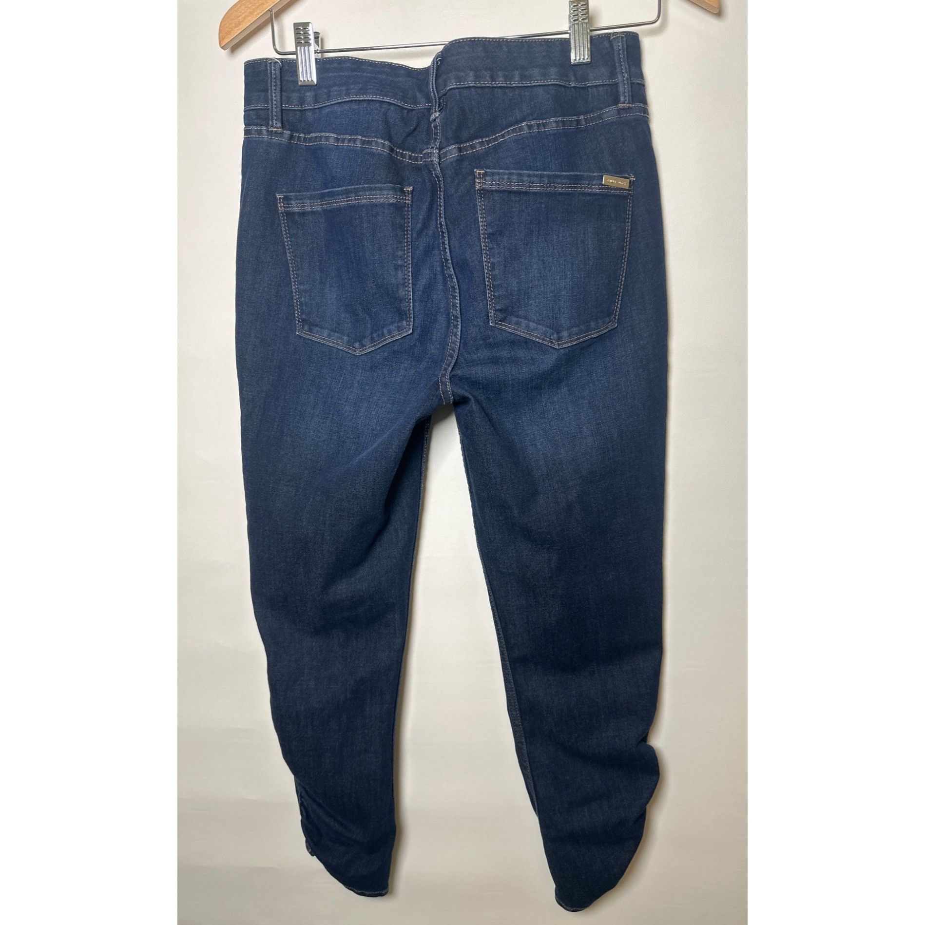 White House Black Market White House Black Mark, Size 6 The Skinny Crop Jeans Dark Wa Size 28" / US 6 / IT 42 - 2 Thumbnail