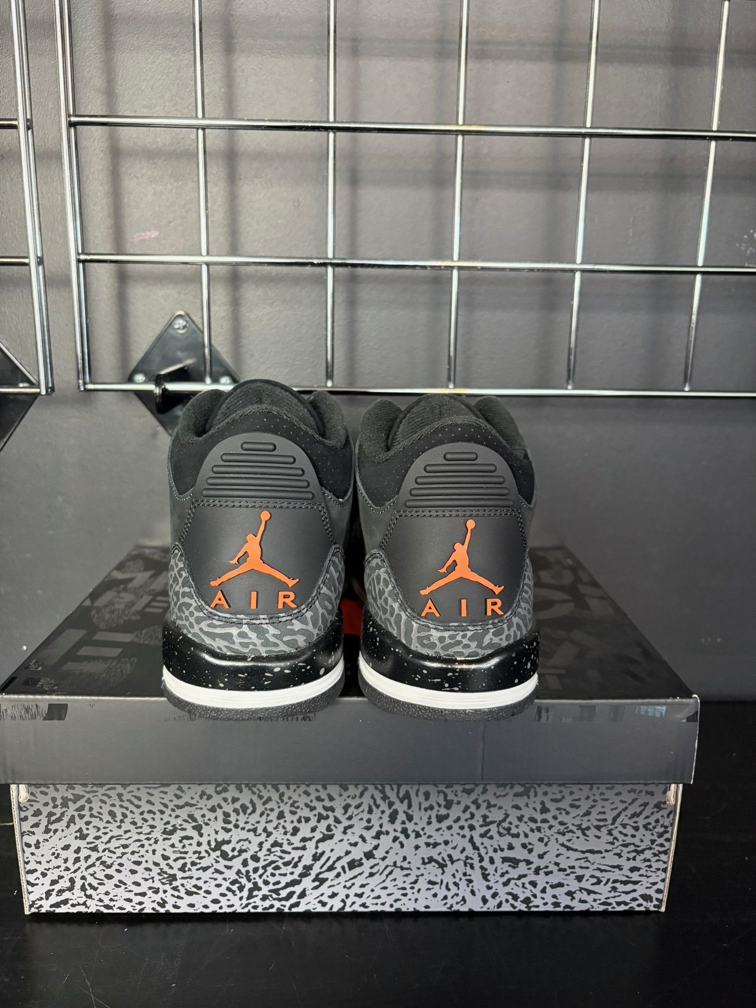 Jordan Brand Air Jordan 3 Retro "Fear Pack" (2023) (GS) - Size 6 Size US 6 / EU 39 - 5 Thumbnail