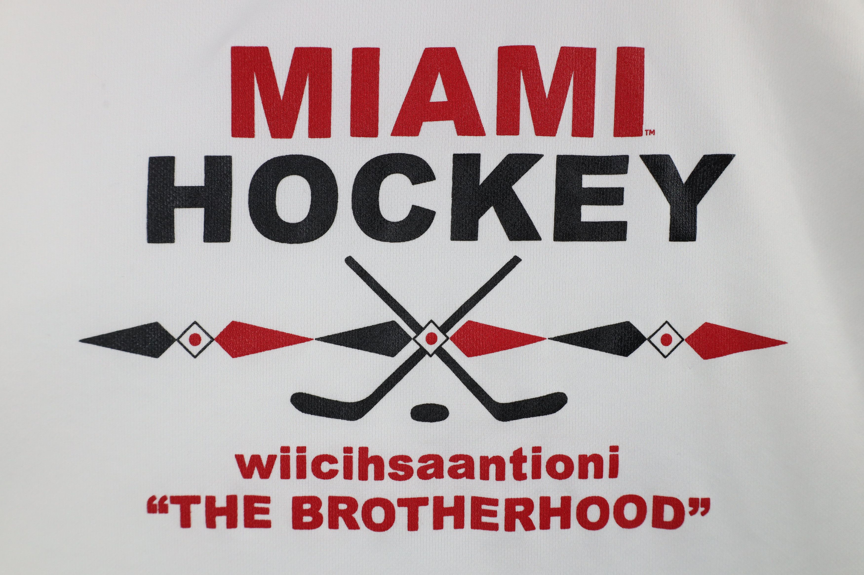 Adidas × Vintage Adidas Issued Miami University Ohio Hockey T-Shirt White Size US M / EU 48-50 / 2 - 5 Thumbnail
