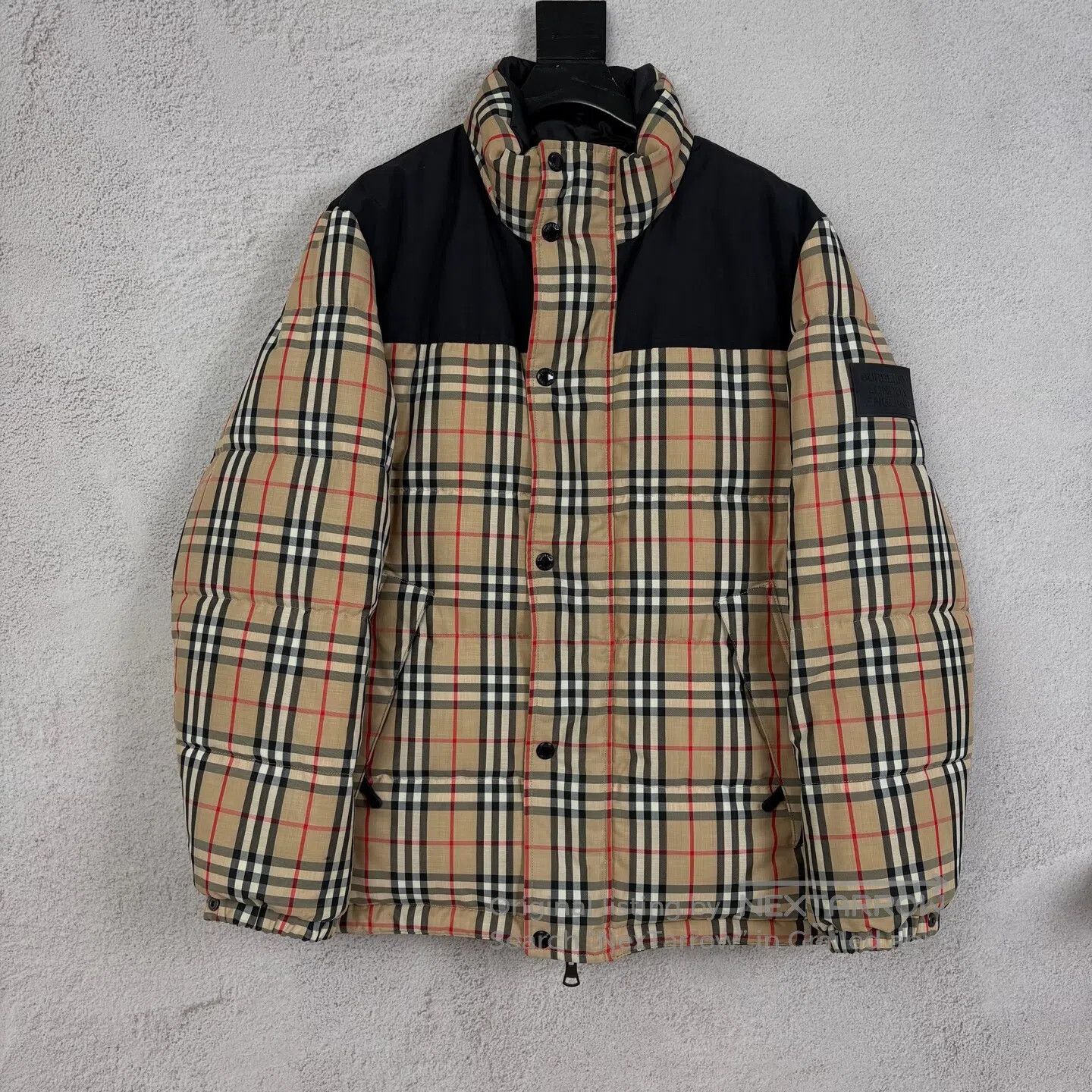 Burberry Burberry Classic checkered sleeve with adhesive label logo Size US L / EU 52-54 / 3 - 1 Thumbnail