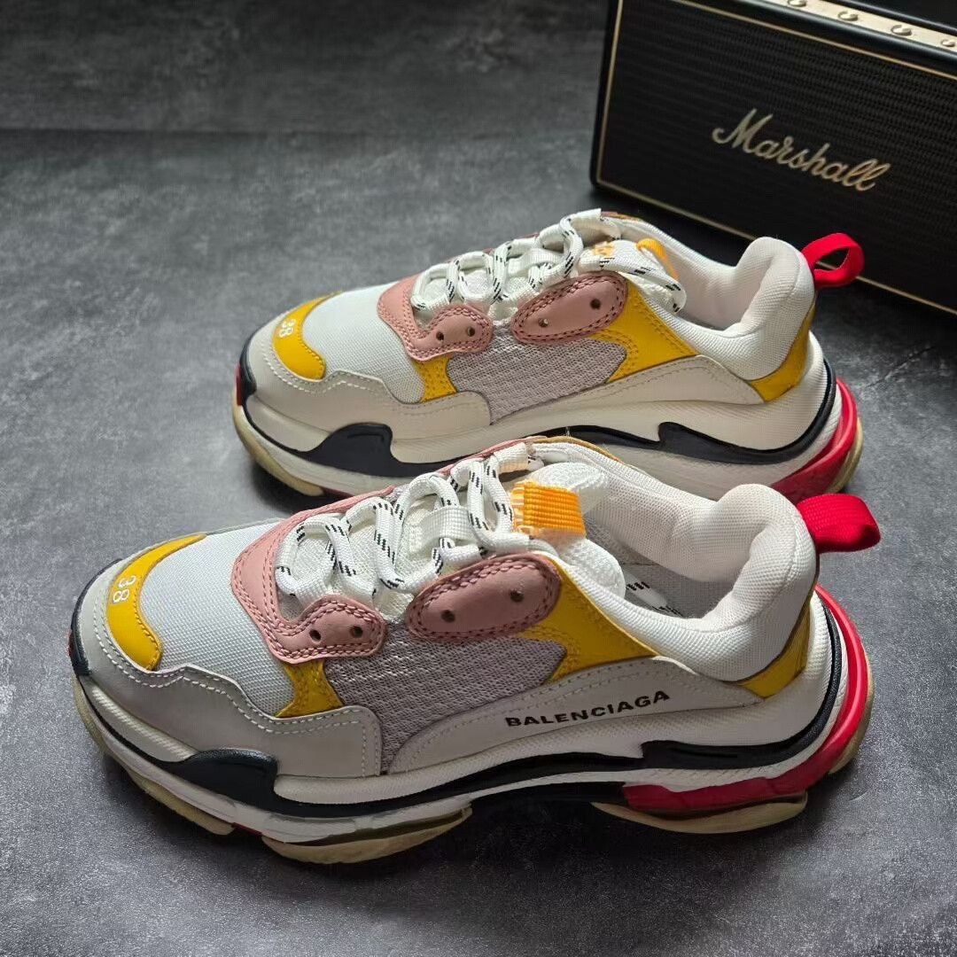 Balenciaga Balenciaga Pink Lowtop Sneakers S Women Size US 6 / IT 36 - 1 Thumbnail