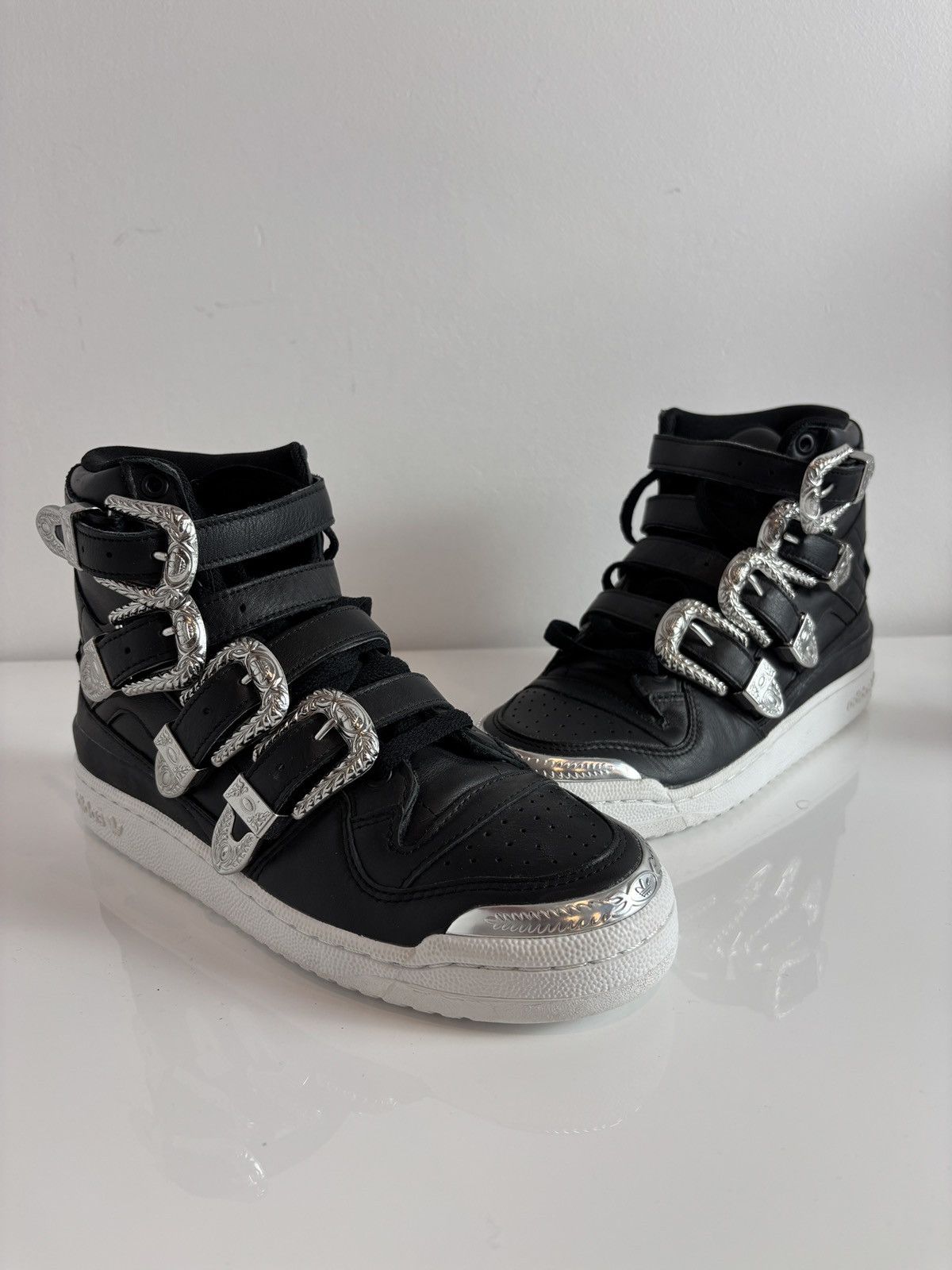 Adidas × Jeremy Scott adidas x Jeremy Scott JS Forum Hi Silver Buckle Size US 8.5 / EU 41-42 - 3 Thumbnail