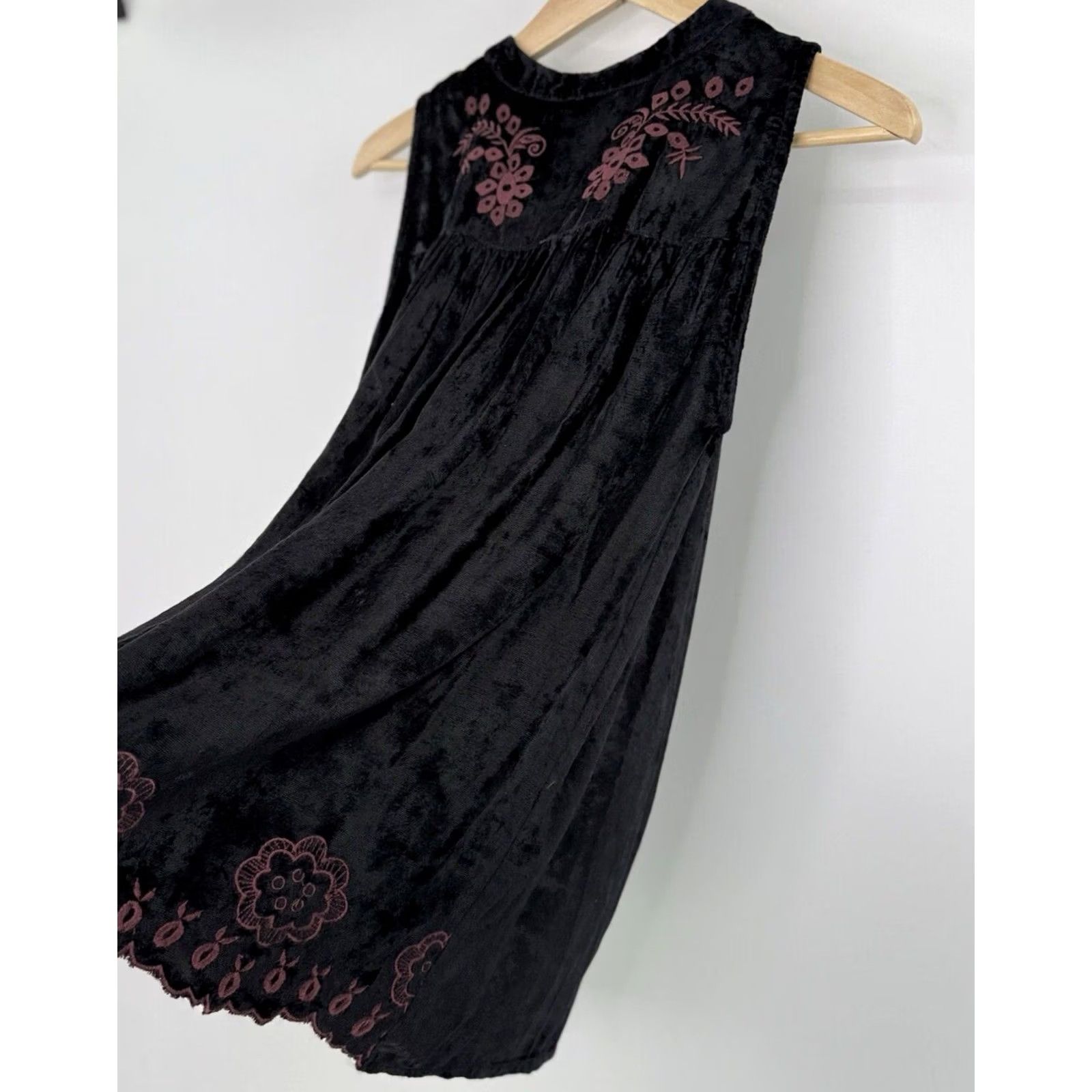 Vintage World Market Women’s Black Embroidered Velour Sleeveless Blouse S/M Boho Shirt Women Vintage No Size S / US 4 / IT 40 - 6 Thumbnail