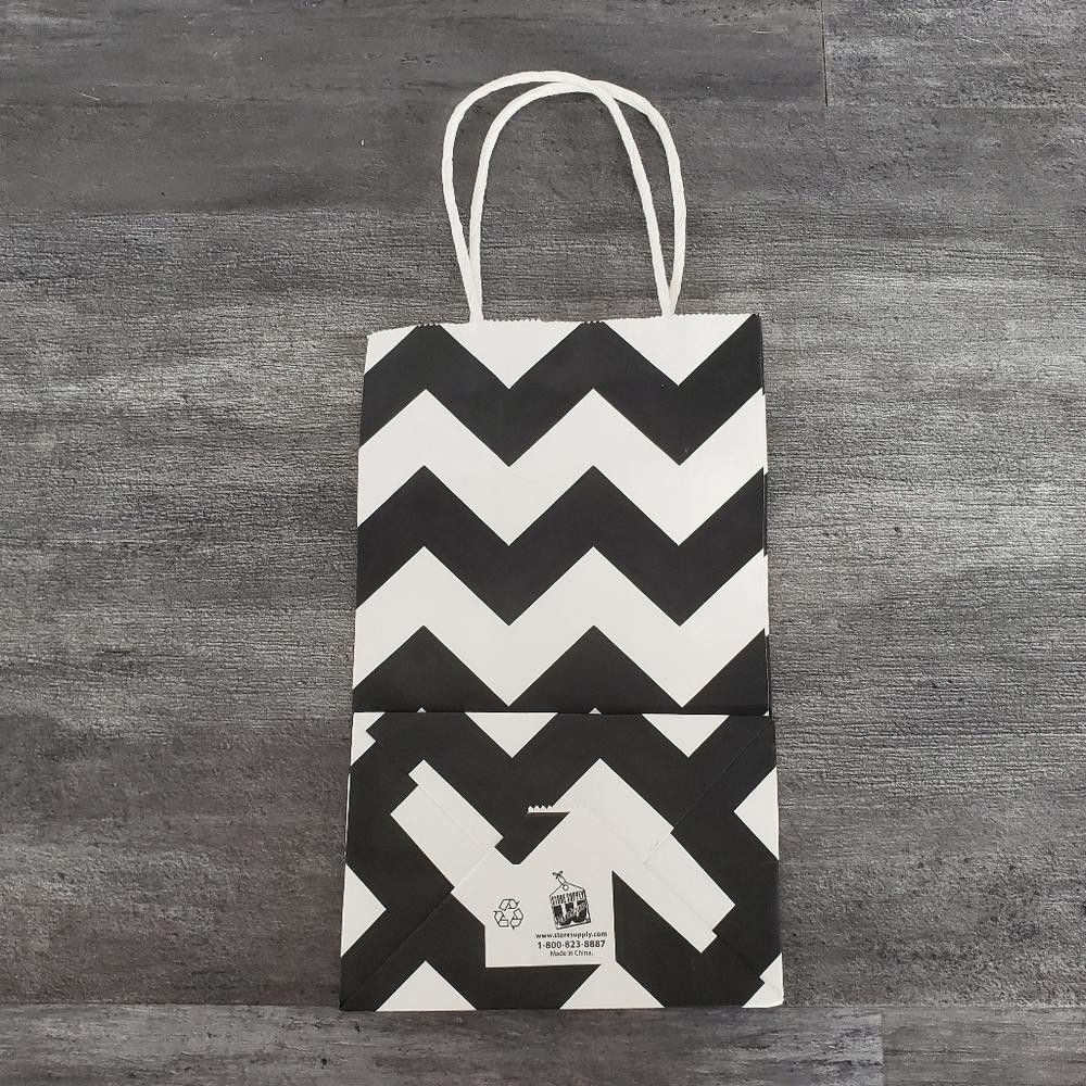 Designer White Black Chevron Empty Gift Bag Bundle Size ONE SIZE - 3 Thumbnail