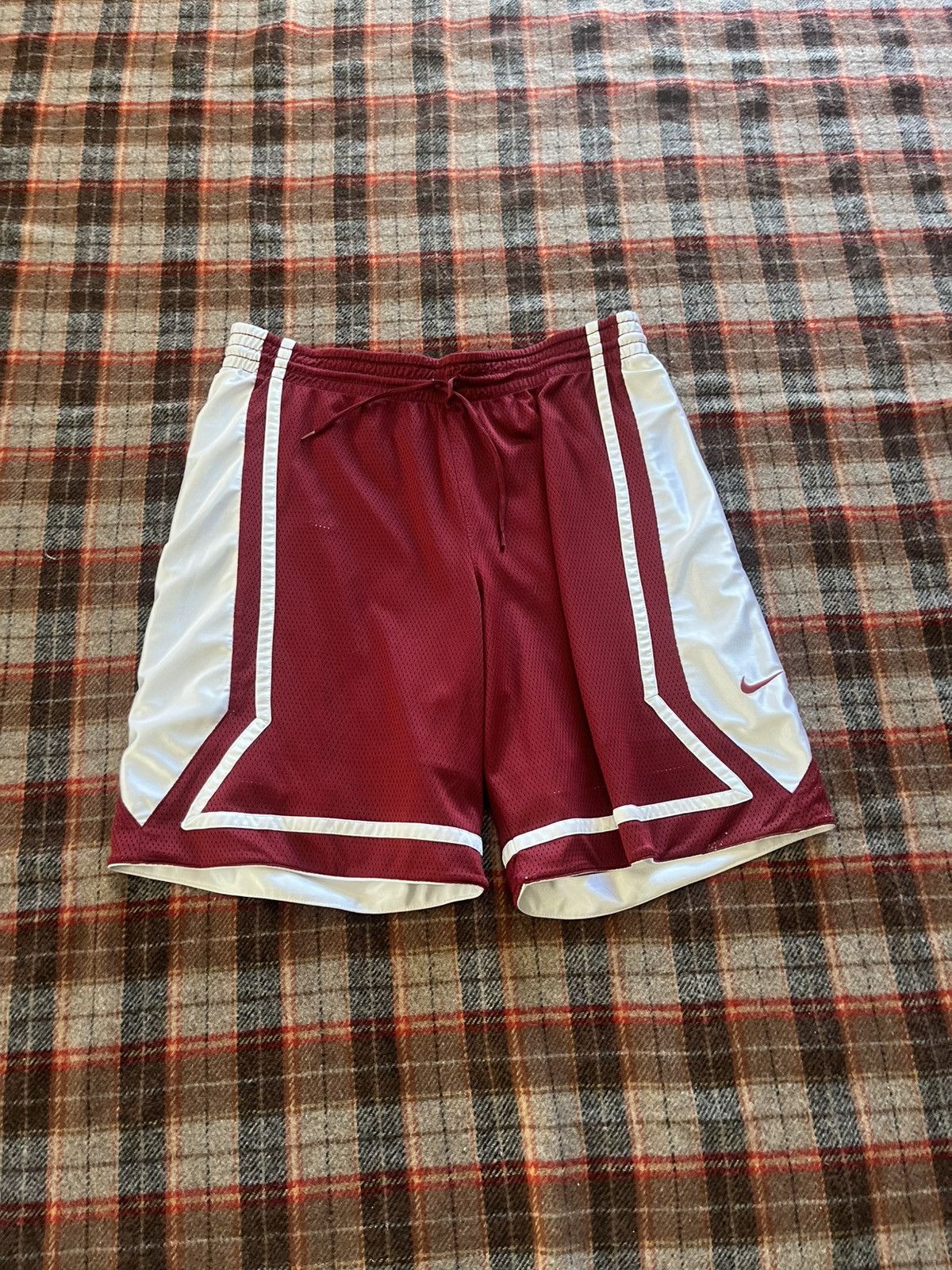Nike Vintage 2000’s Y2K Nike Reversible Basketball Shorts mens 34 Size US 34 / EU 50 - 6 Thumbnail
